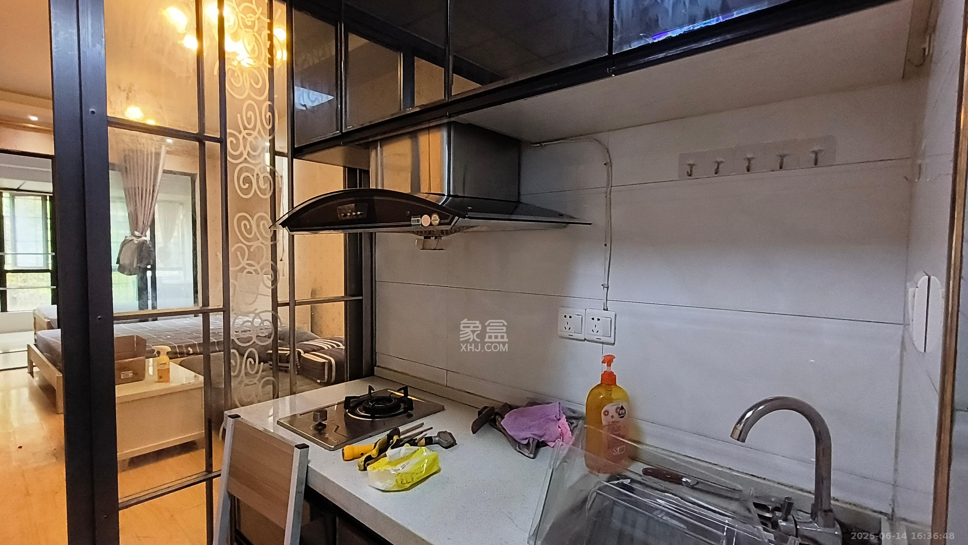 长房UP年代  1室1厅1卫   1450.00元/月室内图