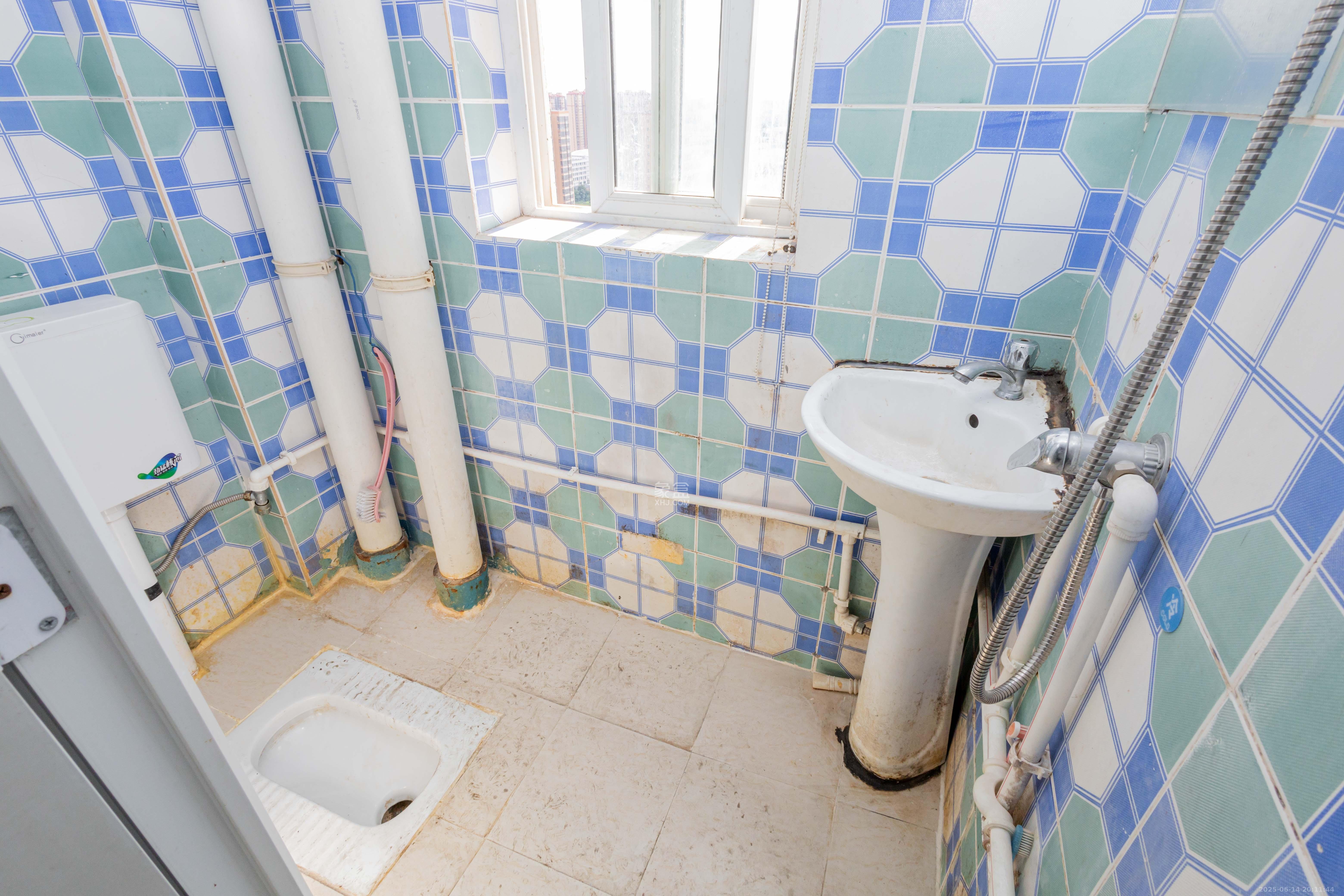 圣力华苑 3室2厅2卫 59.8万 圣力华苑 3室2厅2卫 59.8万卫生间