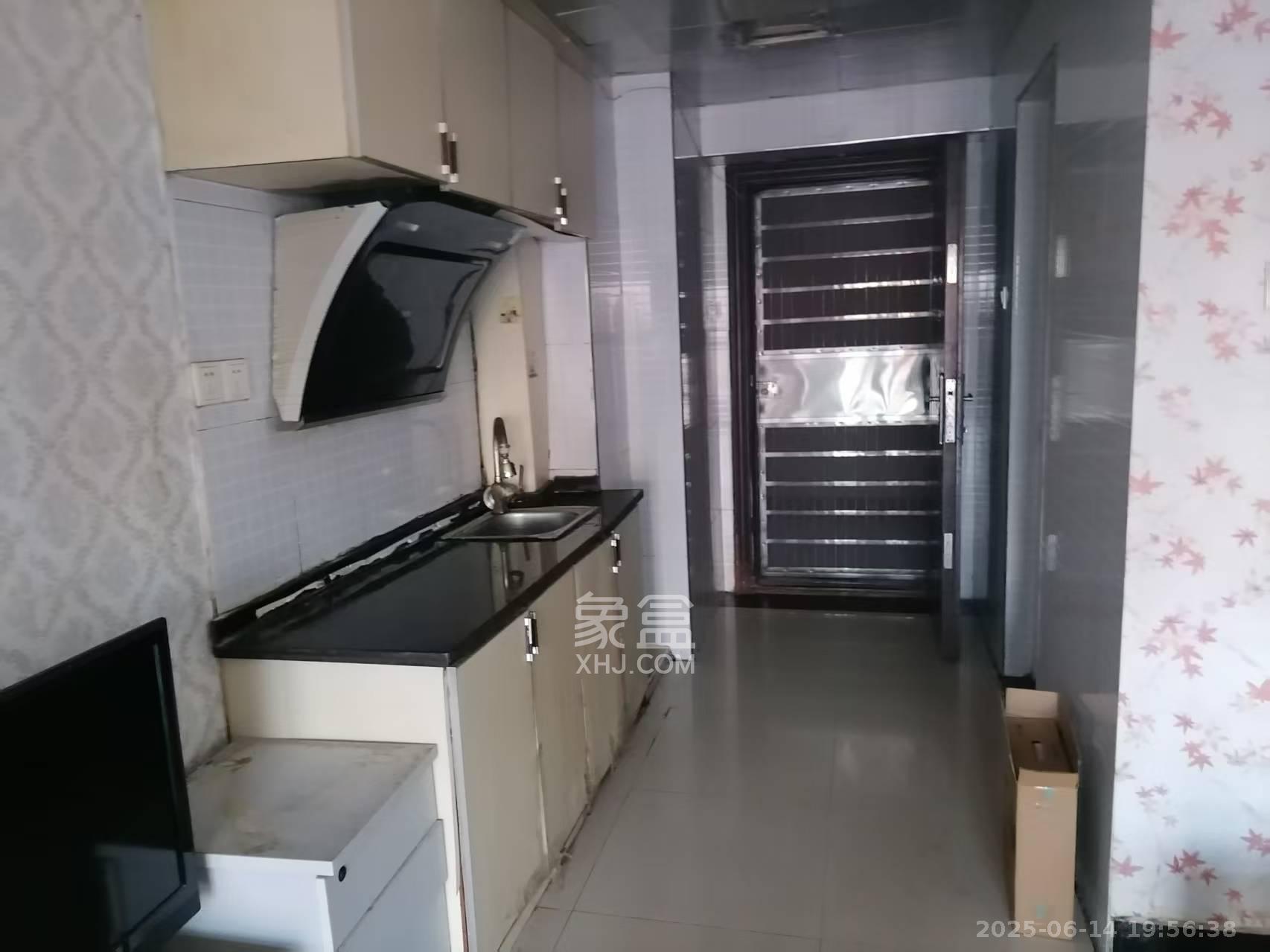 山水华景  1室1厅1卫   1200.00元/月室内图