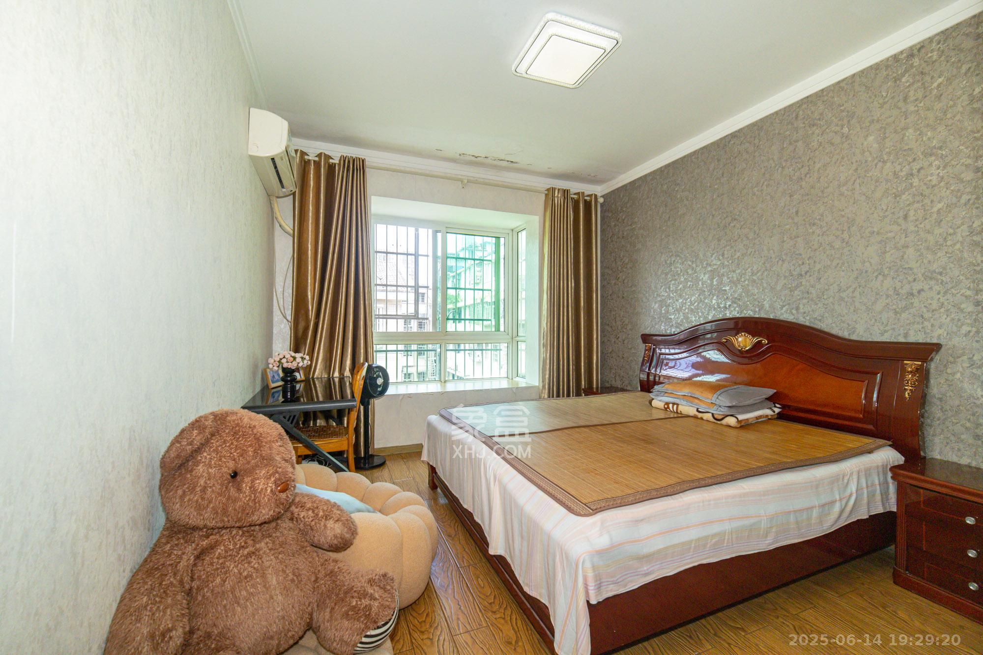 圆梦花园 4室2厅1卫 49.8万 圆梦花园 4室2厅1卫 49.8万卧室