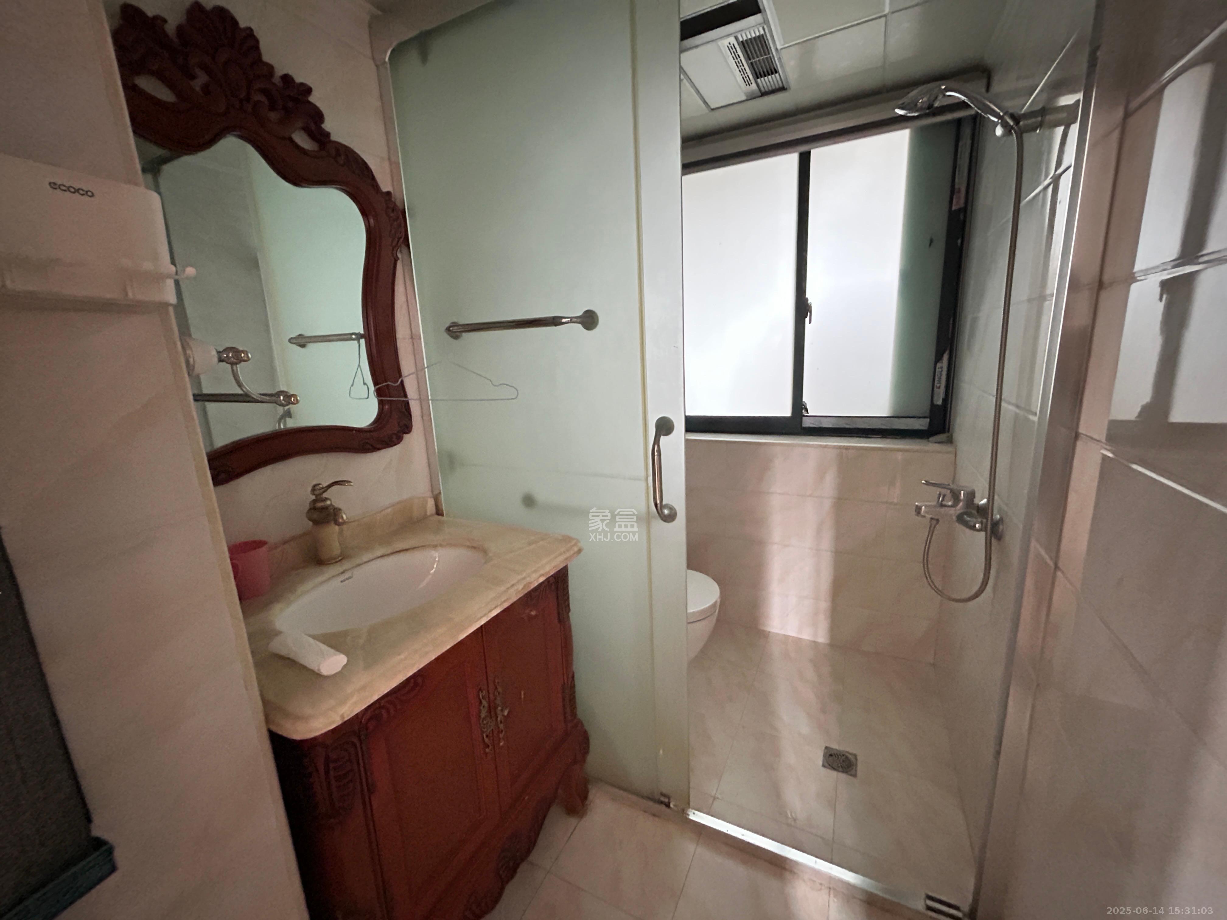 华美公寓(新猎鹰公寓) 3室2厅1卫 3000.0元/月 华美公寓(新猎鹰公寓) 3室2厅1卫 3000.0元/月室内图