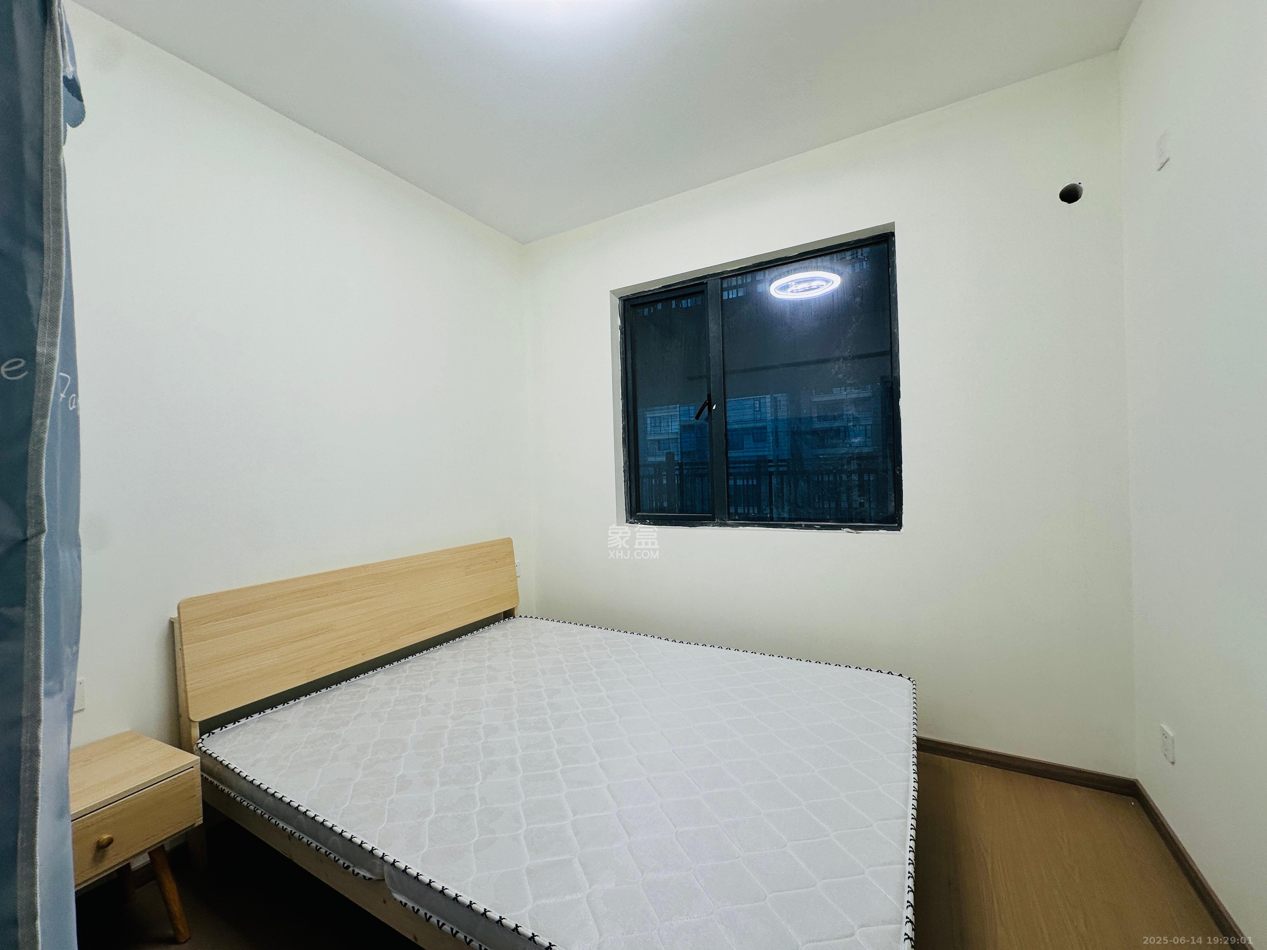 长房岭秀时代  4室2厅2卫   2600.00元/月室内图