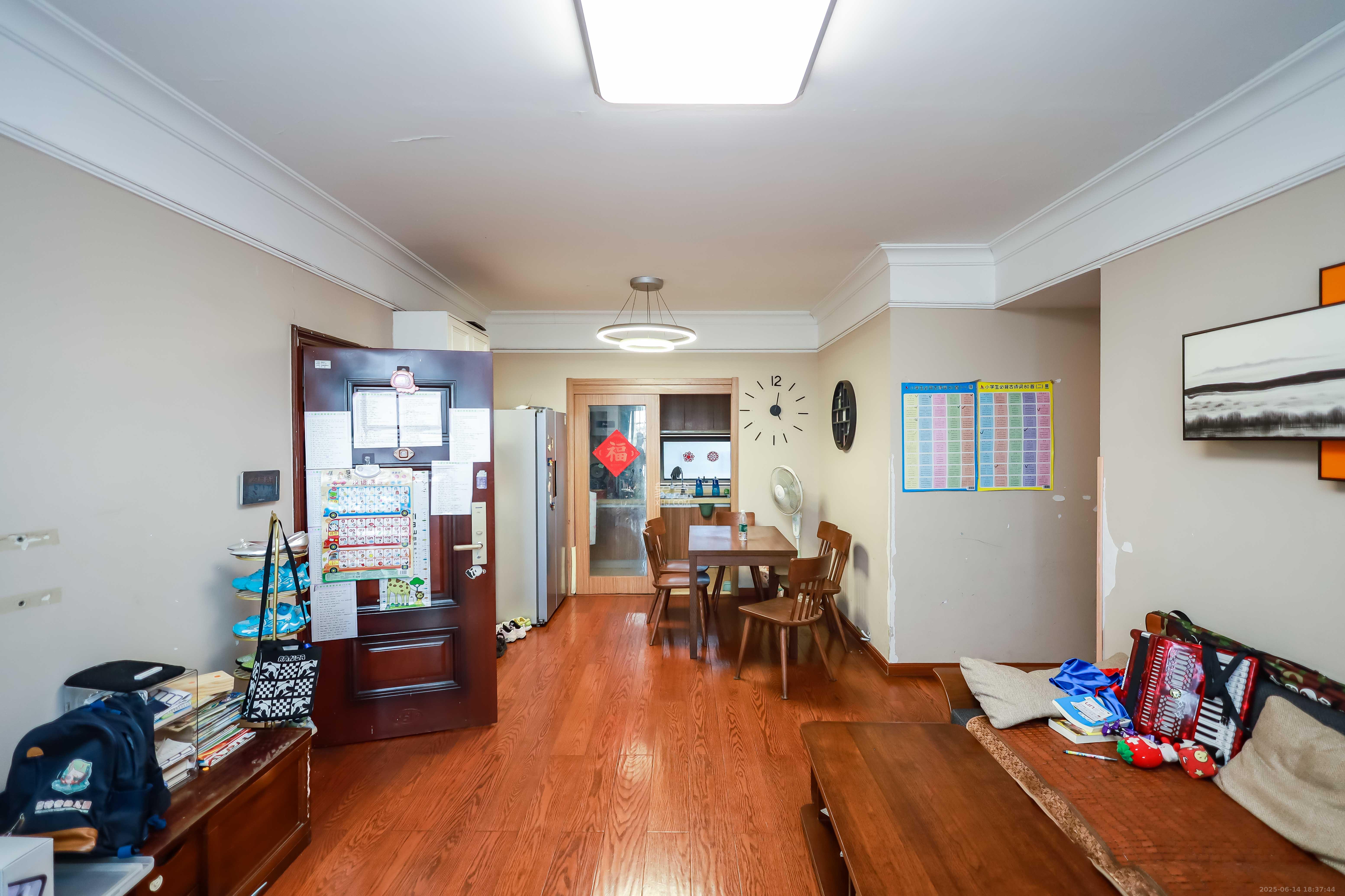 麓谷小镇 4室2厅2卫 92.8万 麓谷小镇 4室2厅2卫 92.8万客厅