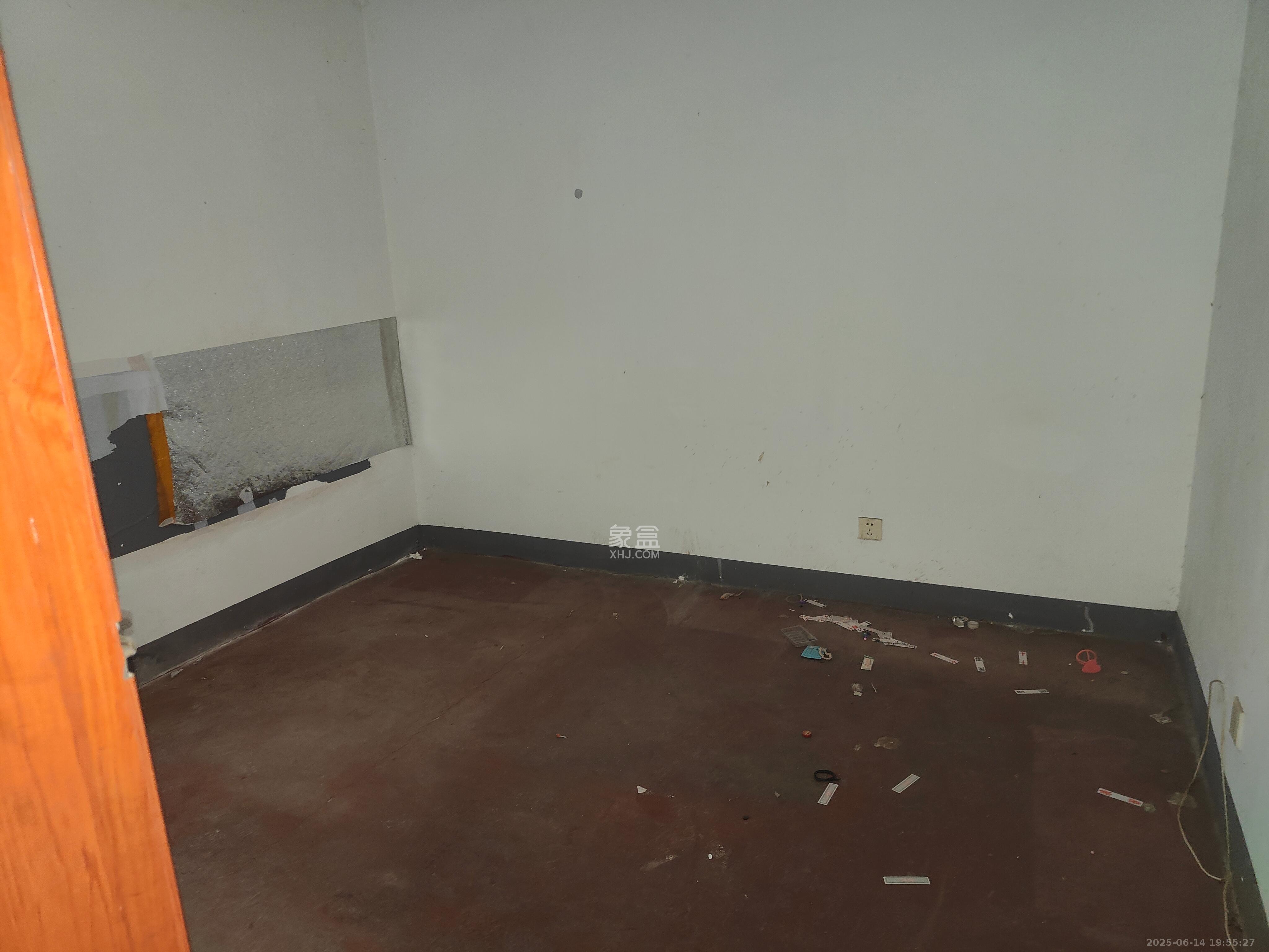 粟塘小区(新聚园社区) 1室1厅1卫 700.0元/月 粟塘小区(新聚园社区) 1室1厅1卫 700.0元/月室内图