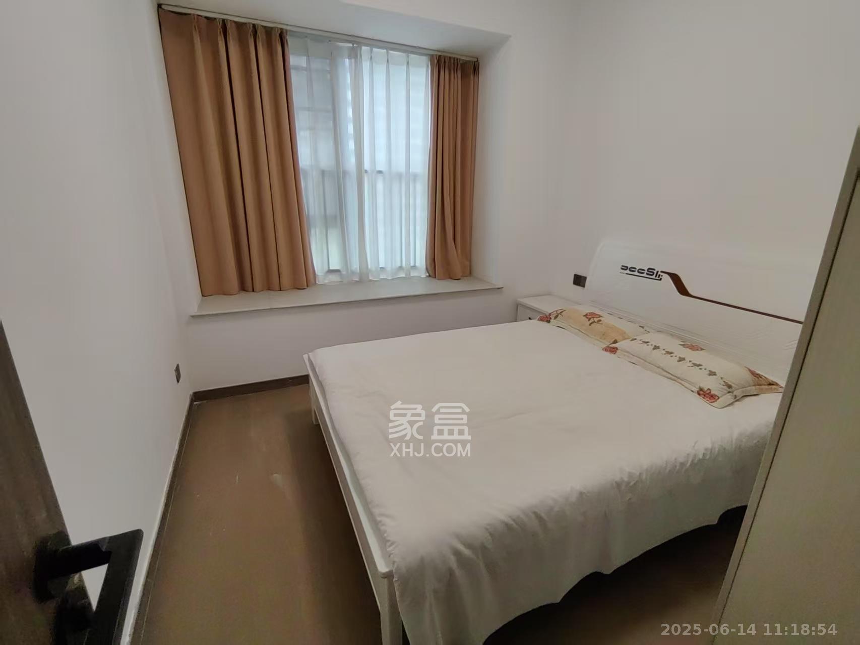 绿地V岛 4室2厅2卫 5000.0元/月 绿地V岛 4室2厅2卫 5000.0元/月室内图