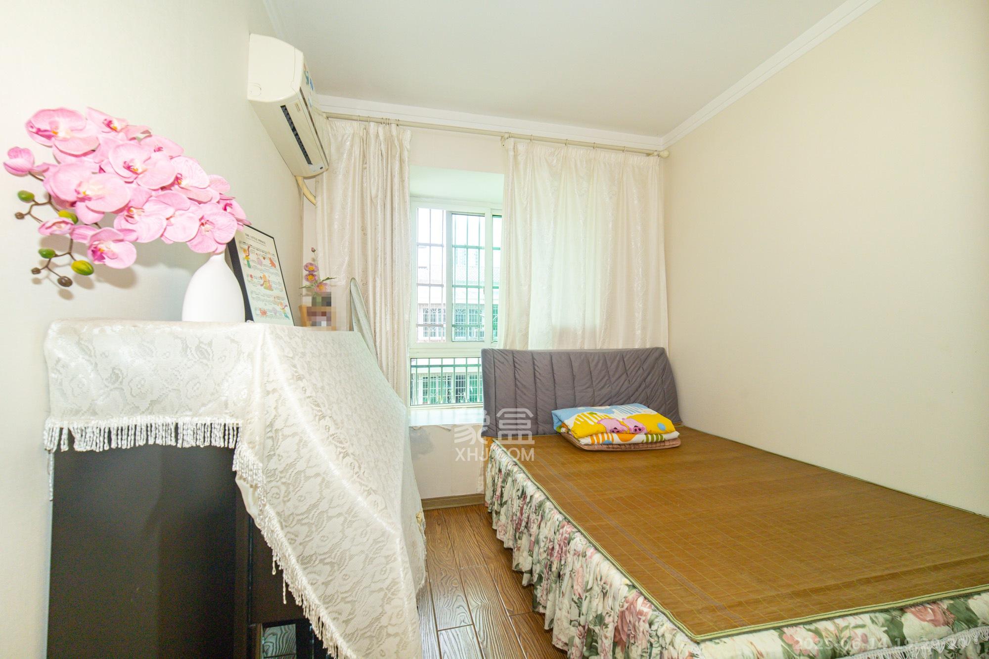 圆梦花园 4室2厅1卫 49.8万 圆梦花园 4室2厅1卫 49.8万卧室