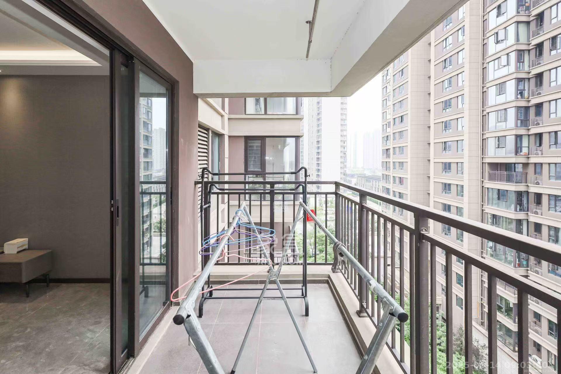 招商华发依云曦城  4室2厅2卫    3000.0元/月室内图