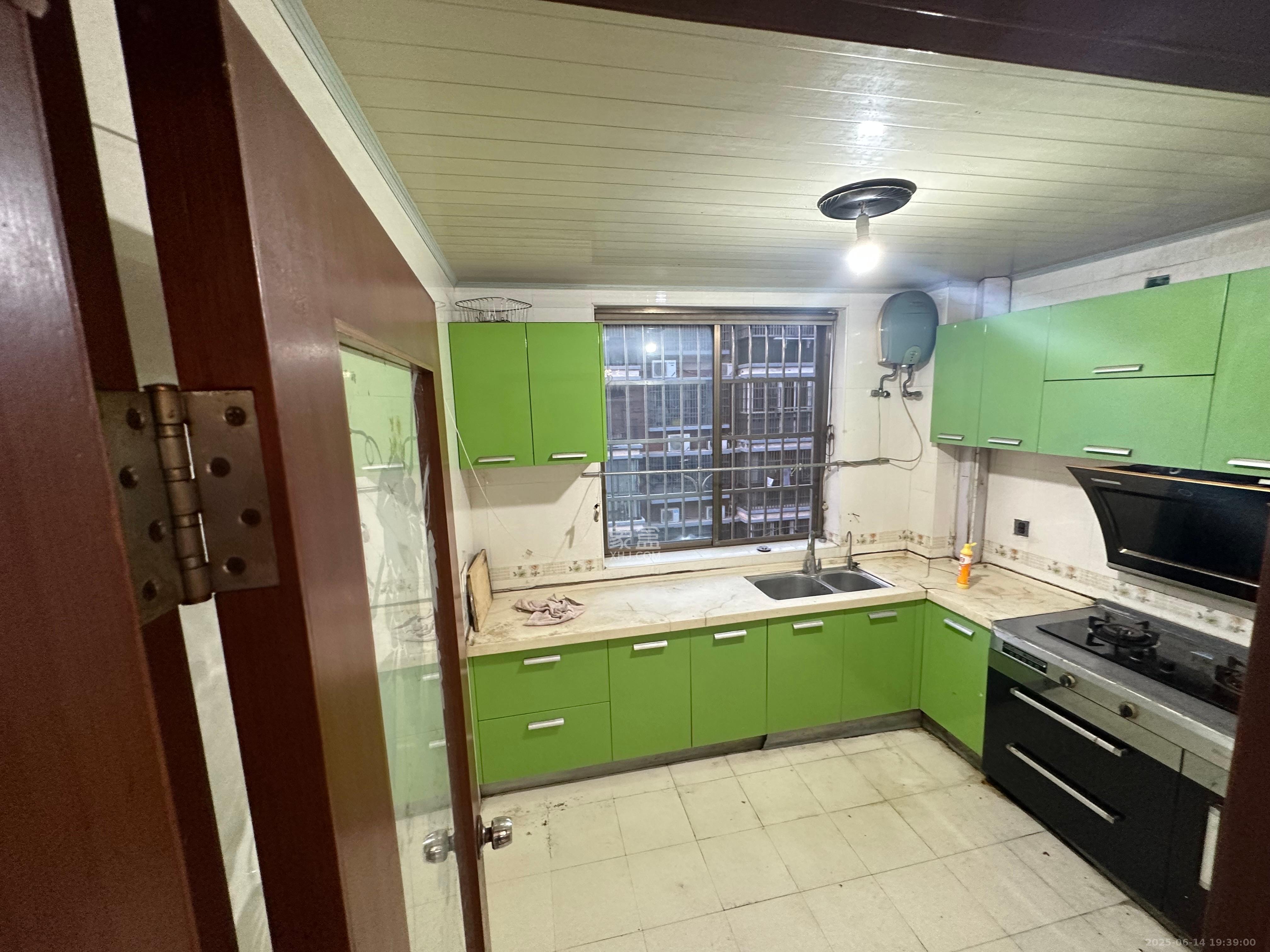 莲湖汽配城 4室2厅2卫 2500.0元/月 莲湖汽配城 4室2厅2卫 2500.0元/月室内图