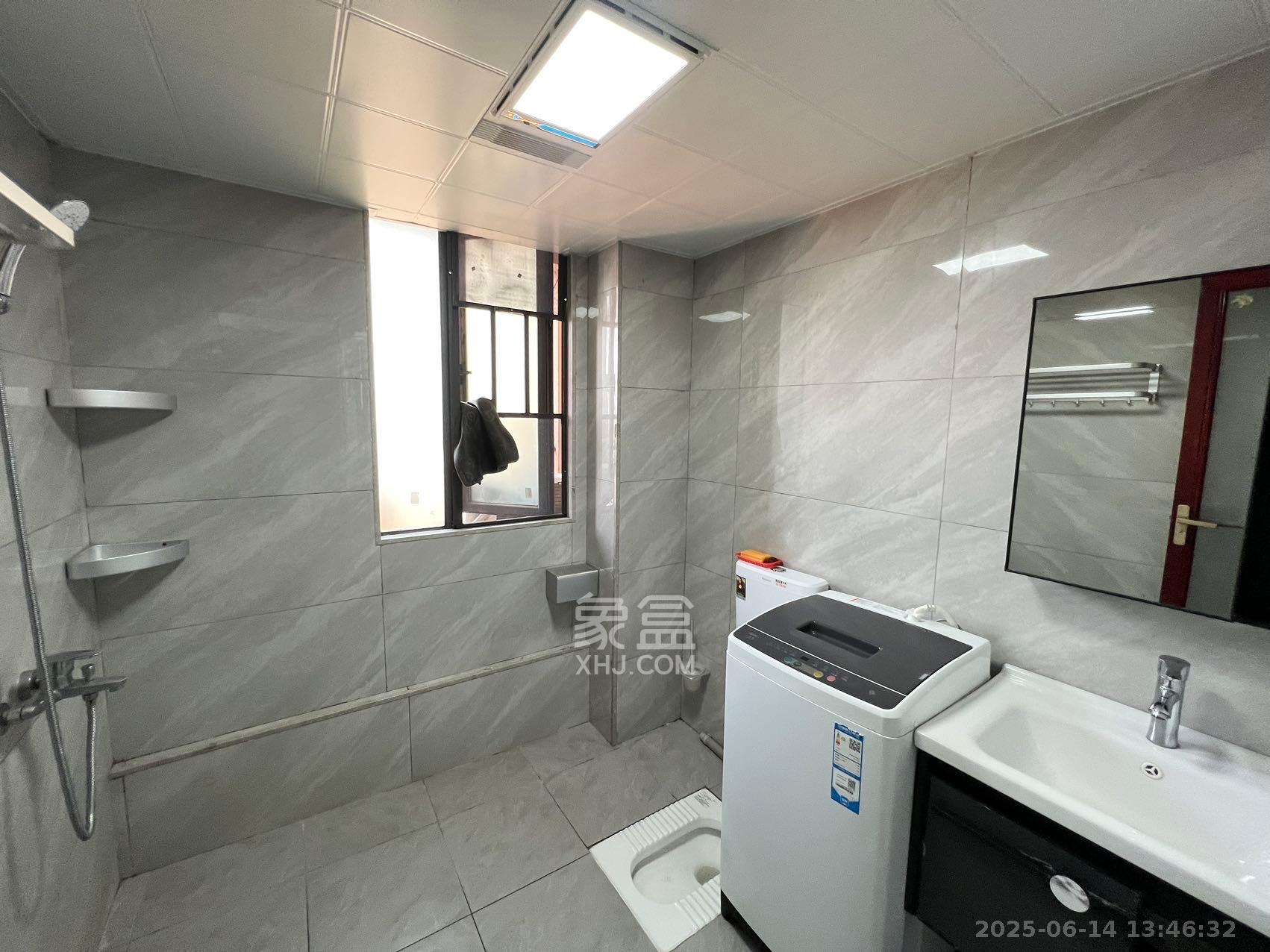东合新苑  3室2厅2卫    2600.0元/月室内图