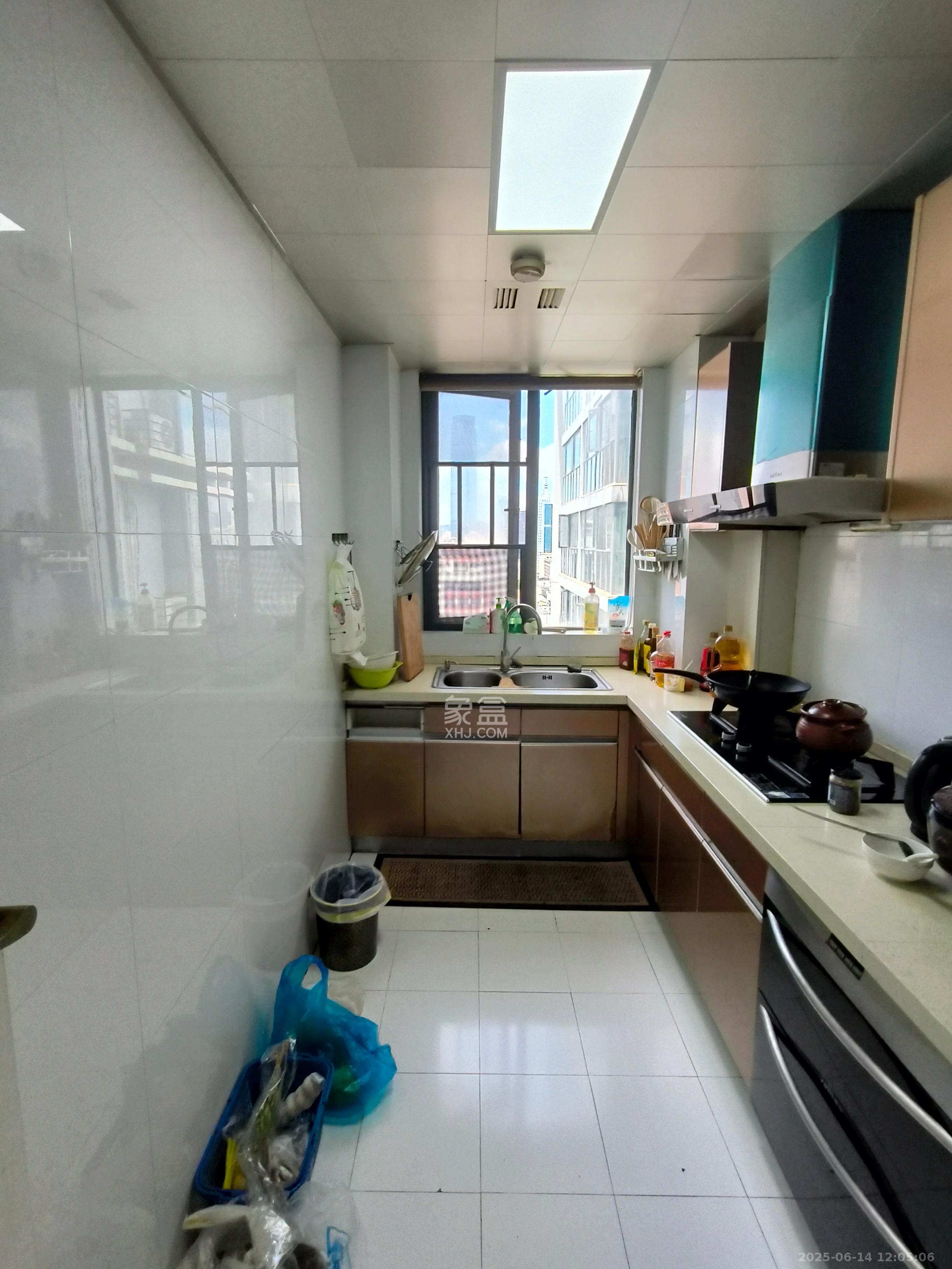 湘域中央 3室2厅2卫 5500.0元/月 湘域中央 3室2厅2卫 5500.0元/月室内图