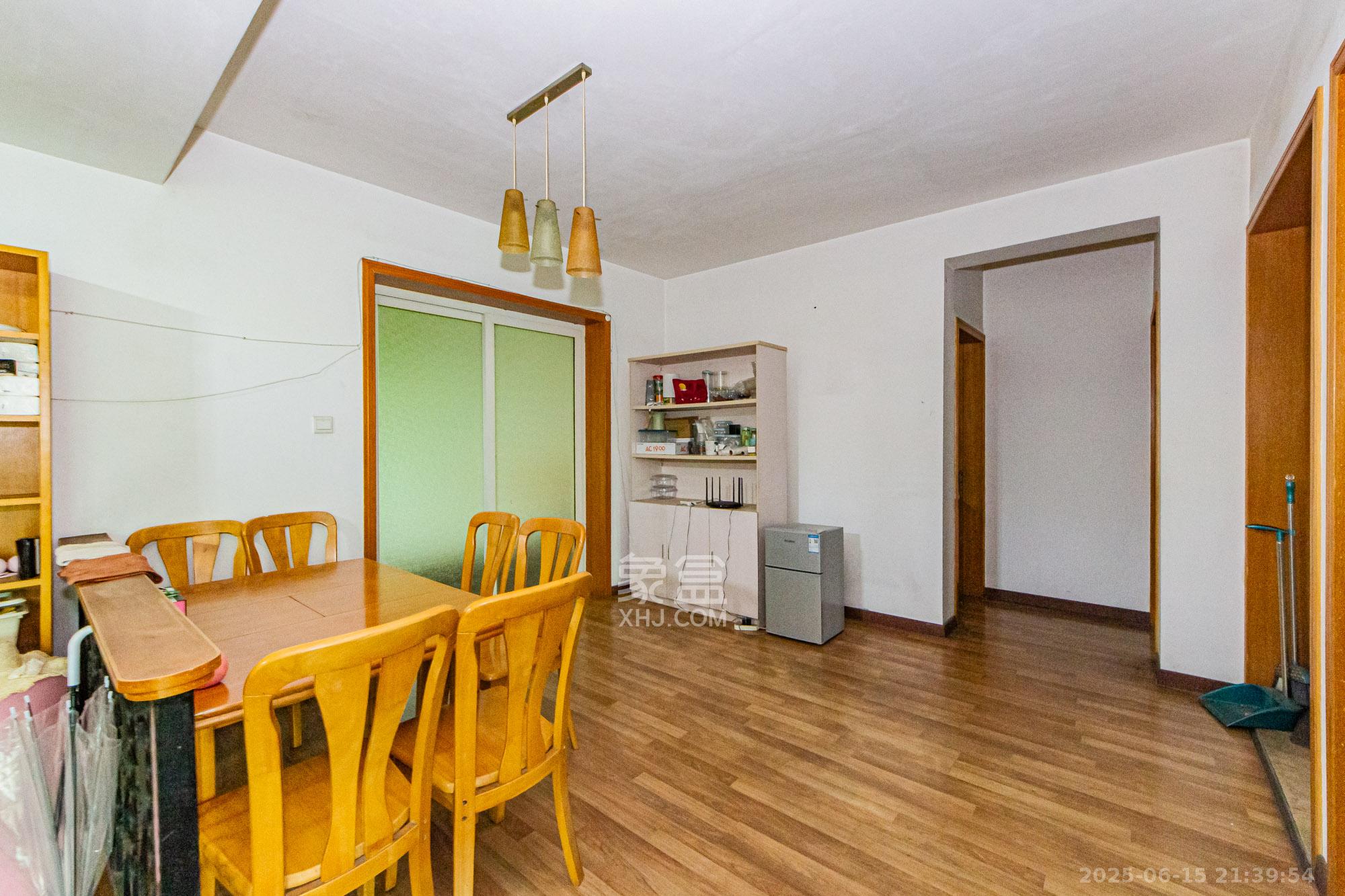 恒鑫澜北湾 4室2厅1卫 88.0万 恒鑫澜北湾 4室2厅1卫 88.0万客厅