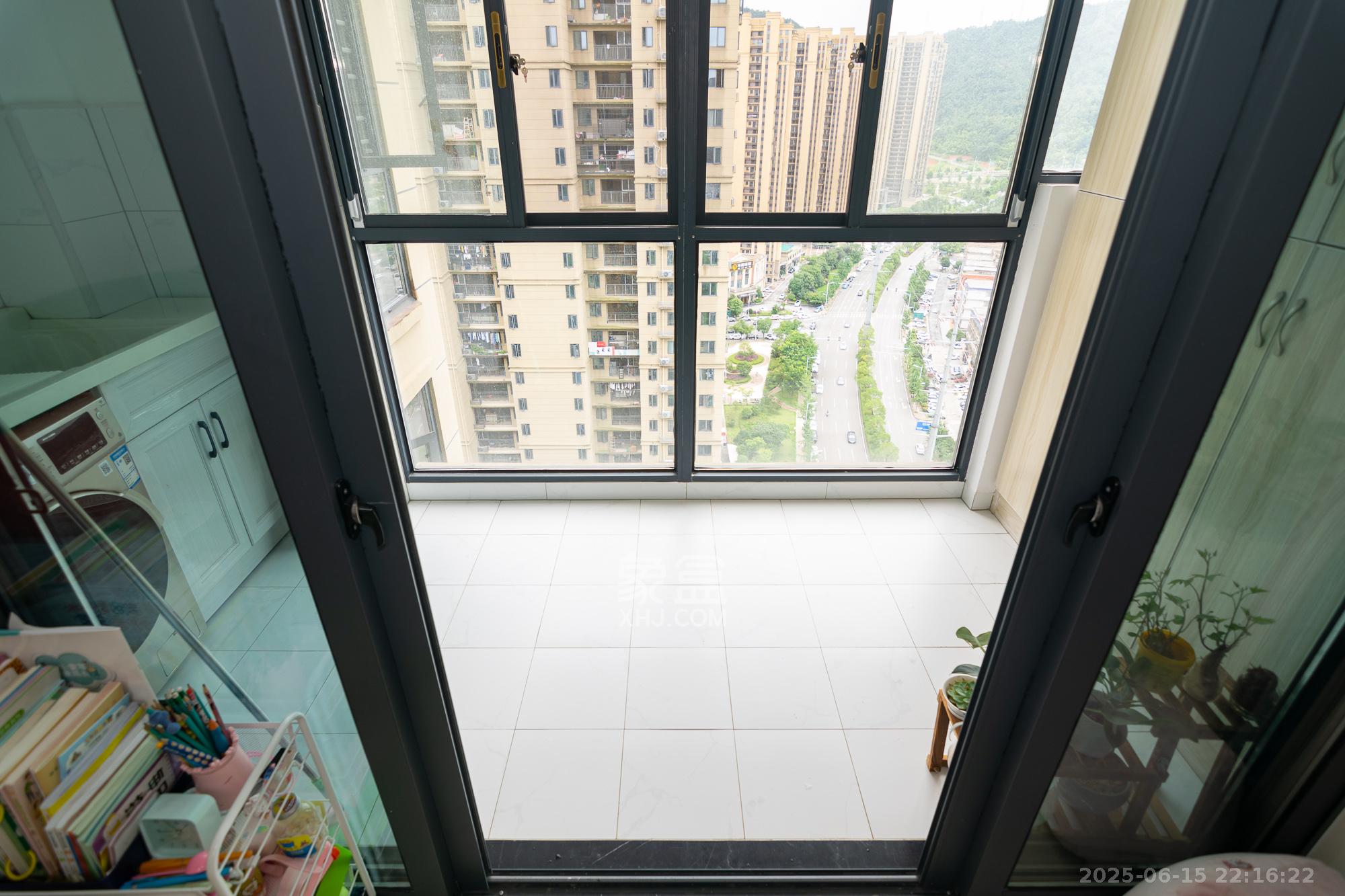 澳海月亮湾 3室2厅2卫 82.8万 澳海月亮湾 3室2厅2卫 82.8万阳台