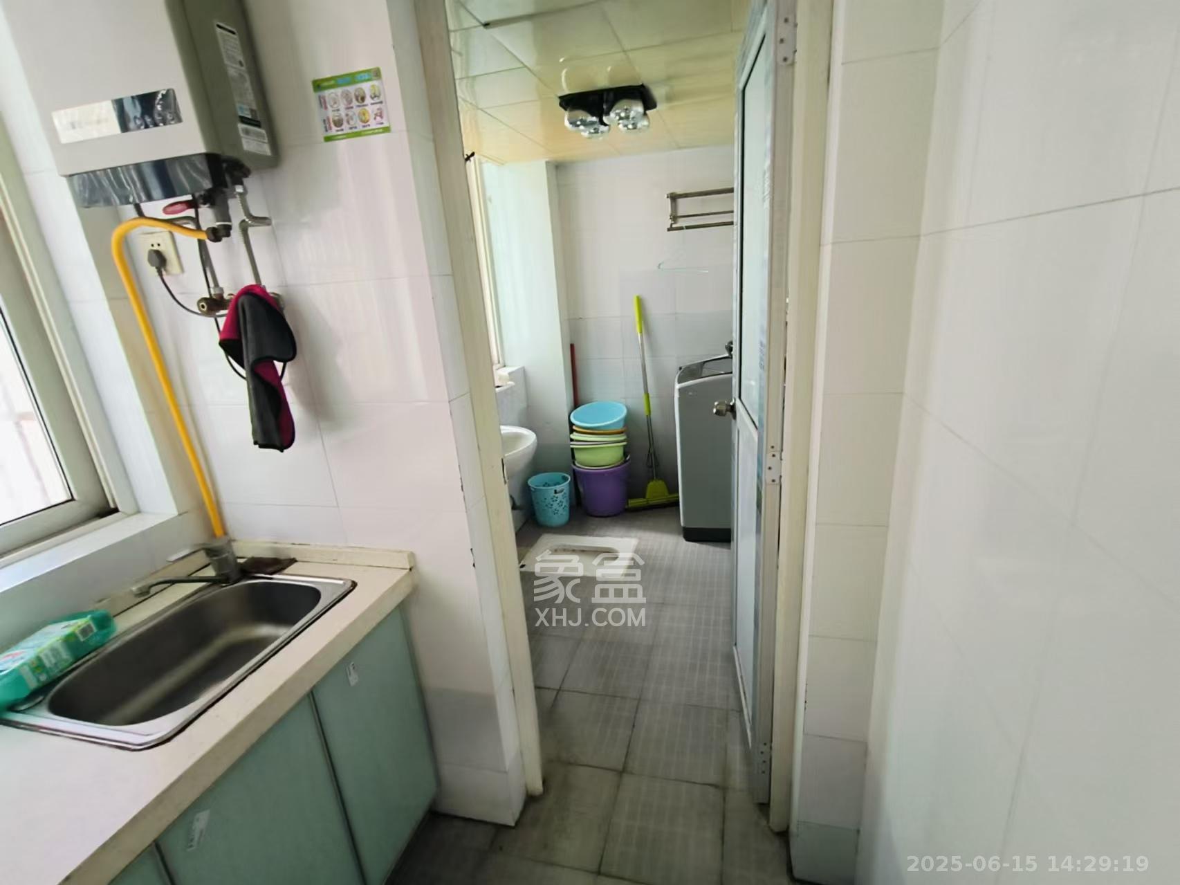 巧克力空间(建鸿达现代大厦) 3室2厅1卫 1700.0元/月 巧克力空间(建鸿达现代大厦) 3室2厅1卫 1700.0元/月室内图