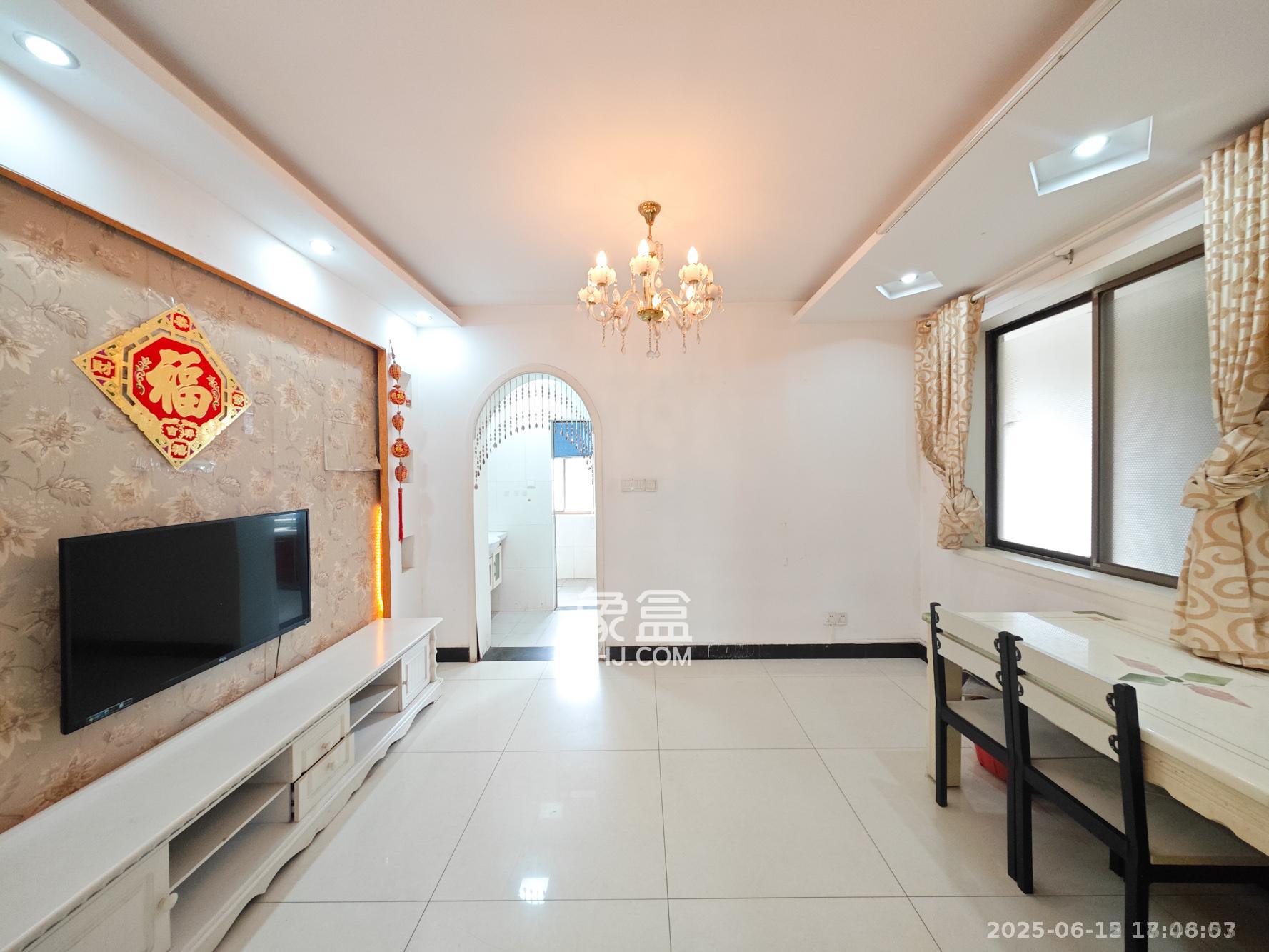 莲湖汽配城 3室2厅1卫 2200.0元/月 莲湖汽配城 3室2厅1卫 2200.0元/月室内图