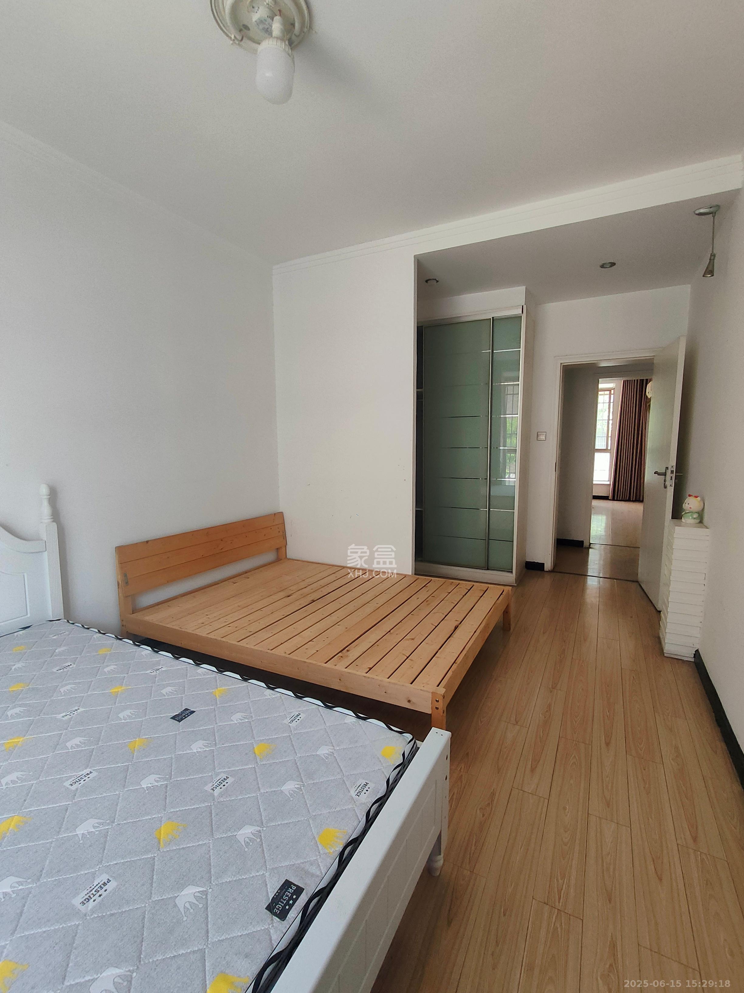 麓谷沐春园 5室2厅2卫 3300.0元/月 麓谷沐春园 5室2厅2卫 3300.0元/月室内图