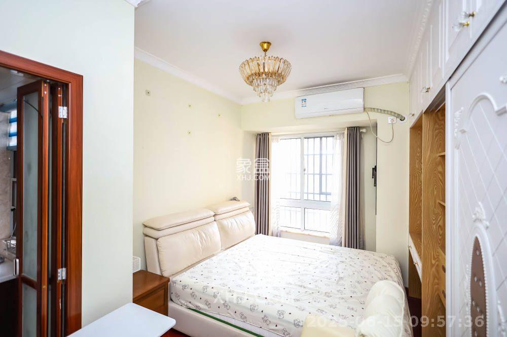 天麓尚层  3室2厅2卫    3200.0元/月室内图