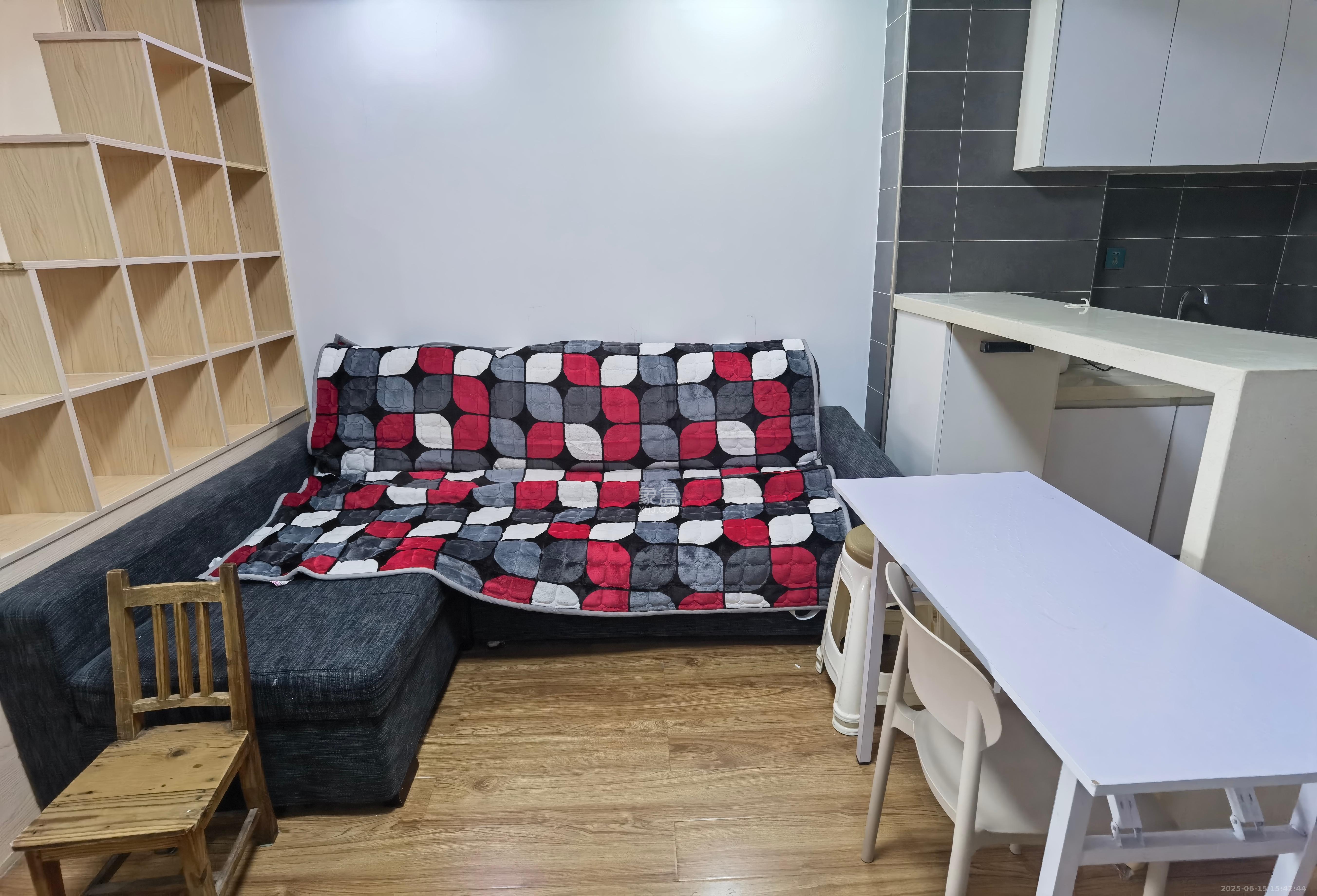 南枫时光  2室1厅1卫   1700.00元/月室内图