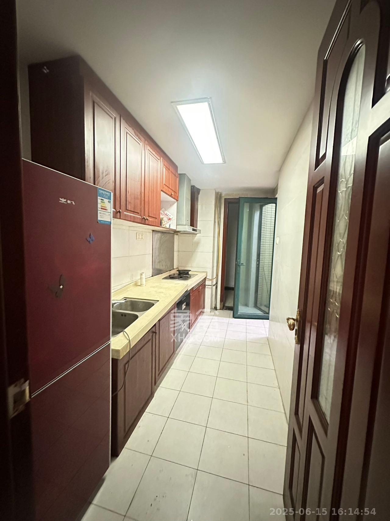 恒大城 4室2厅2卫 2500.0元/月 恒大城 4室2厅2卫 2500.0元/月室内图