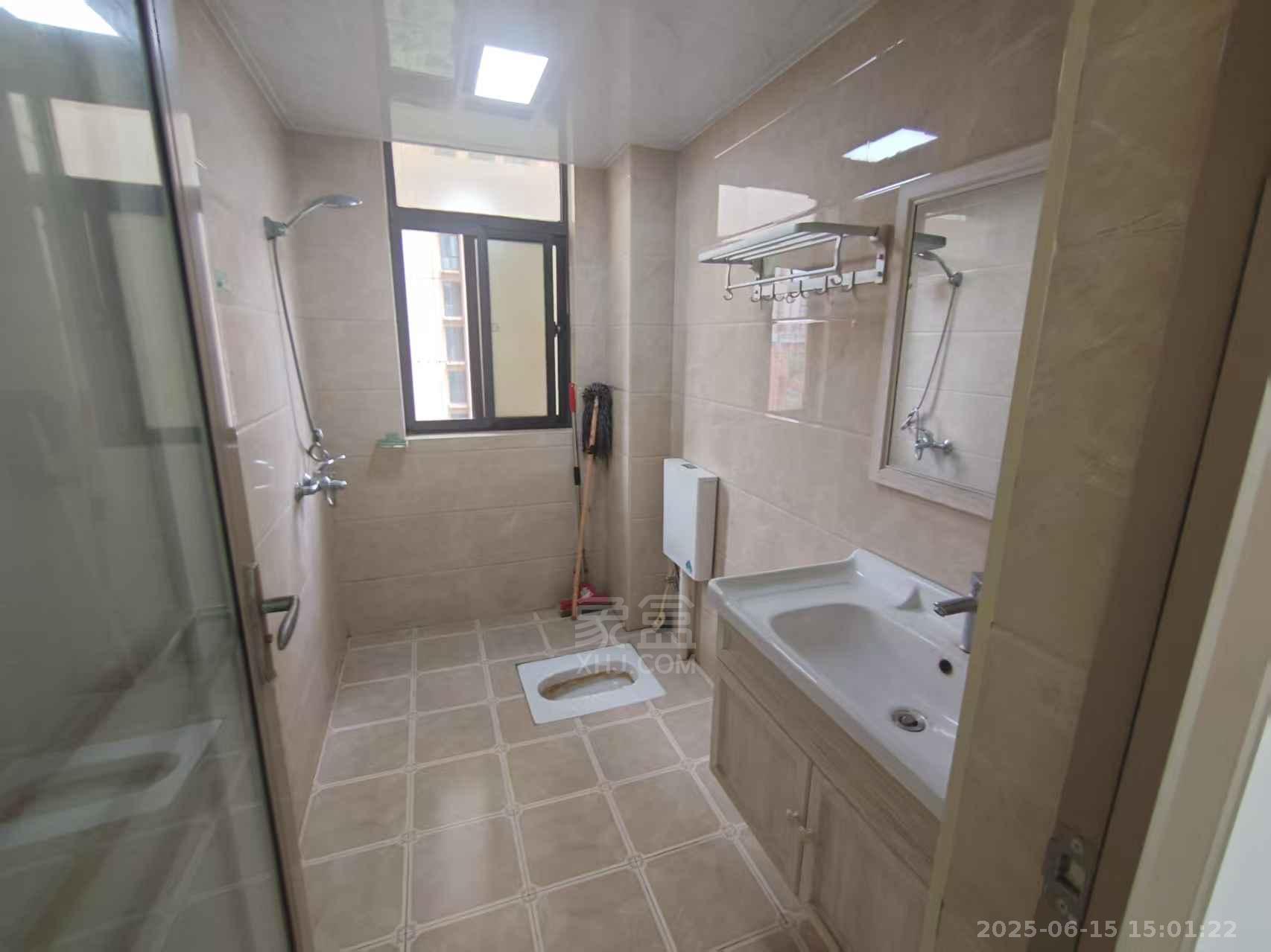 武广国际学苑  3室2厅1卫    2000.0元/月 武广国际学苑  3室2厅1卫    2000.0元/月室内图