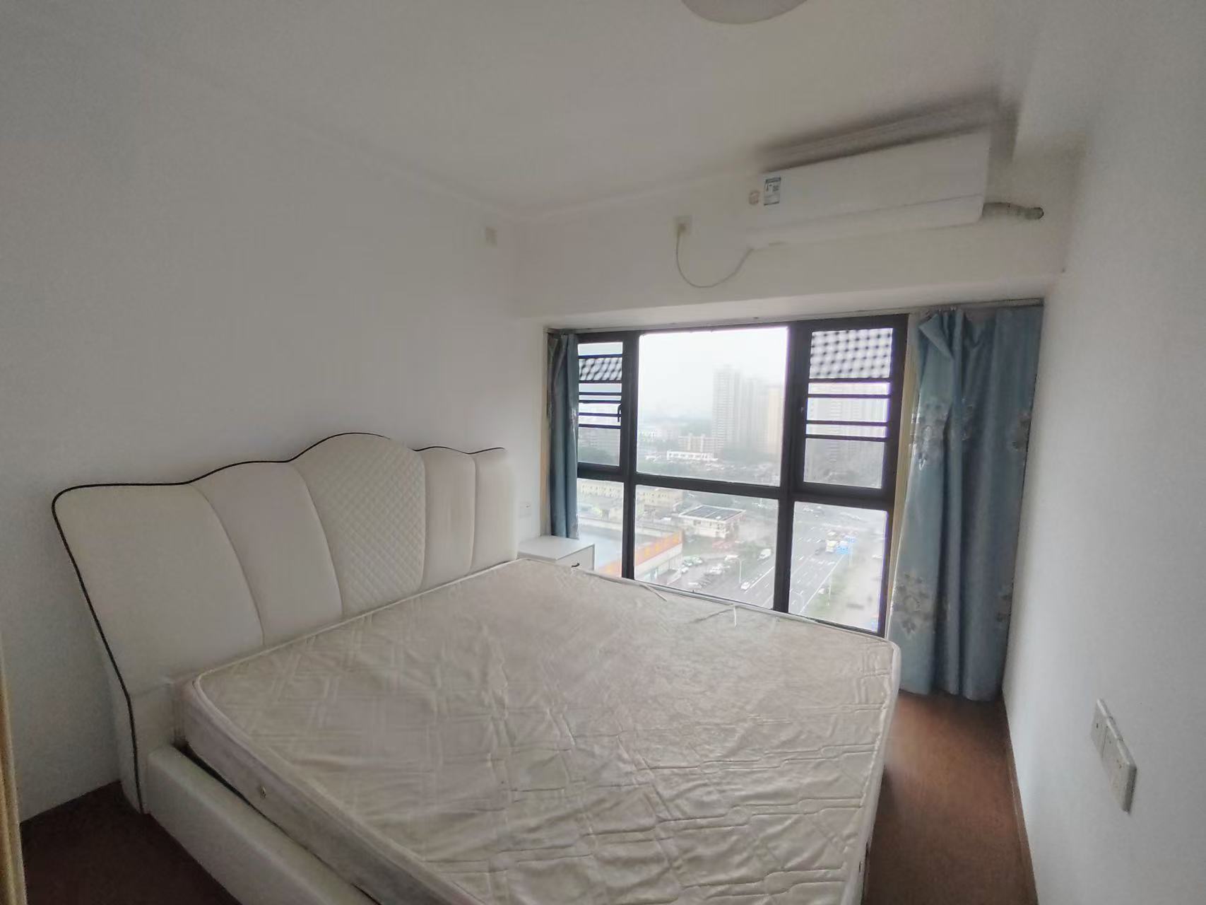 碧桂园一、二期(中央首府) 2室2厅2卫 109.0万 碧桂园一、二期(中央首府) 2室2厅2卫 109.0万客厅