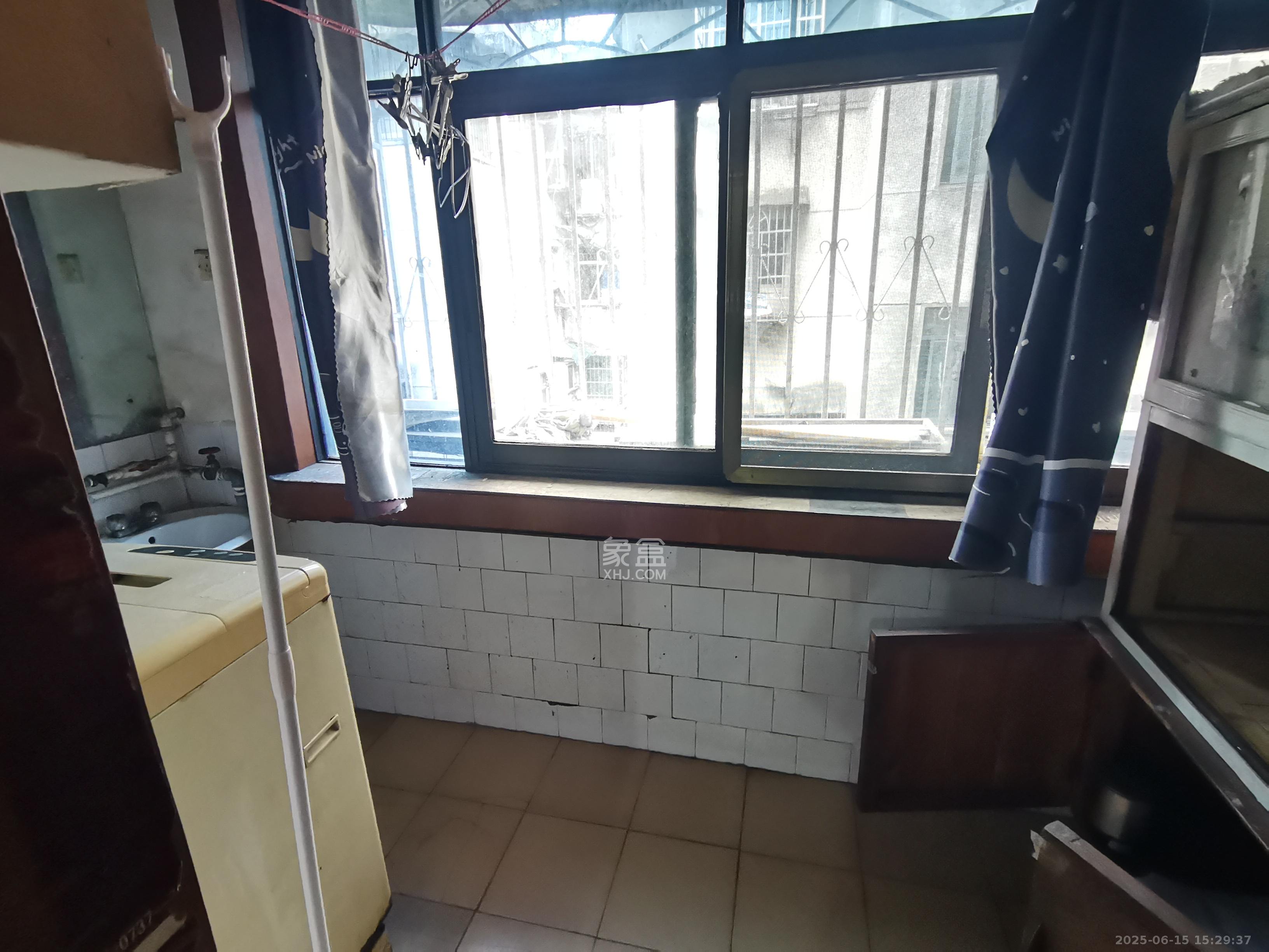 华达家园 3室2厅1卫 1400.0元/月 华达家园 3室2厅1卫 1400.0元/月室内图