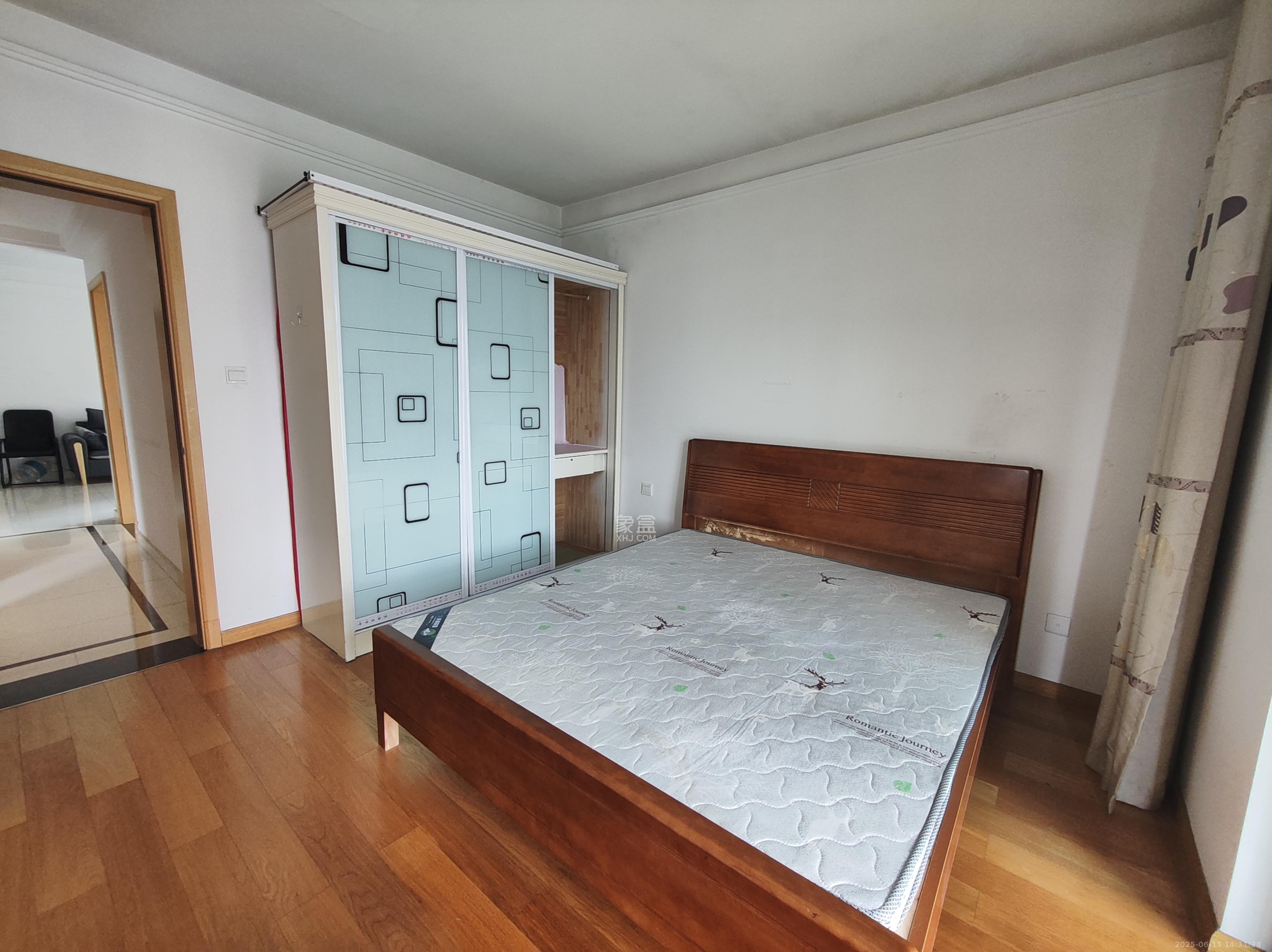 中海国际三期  3室2厅2卫    2000.0元/月 中海国际三期  3室2厅2卫    2000.0元/月室内图