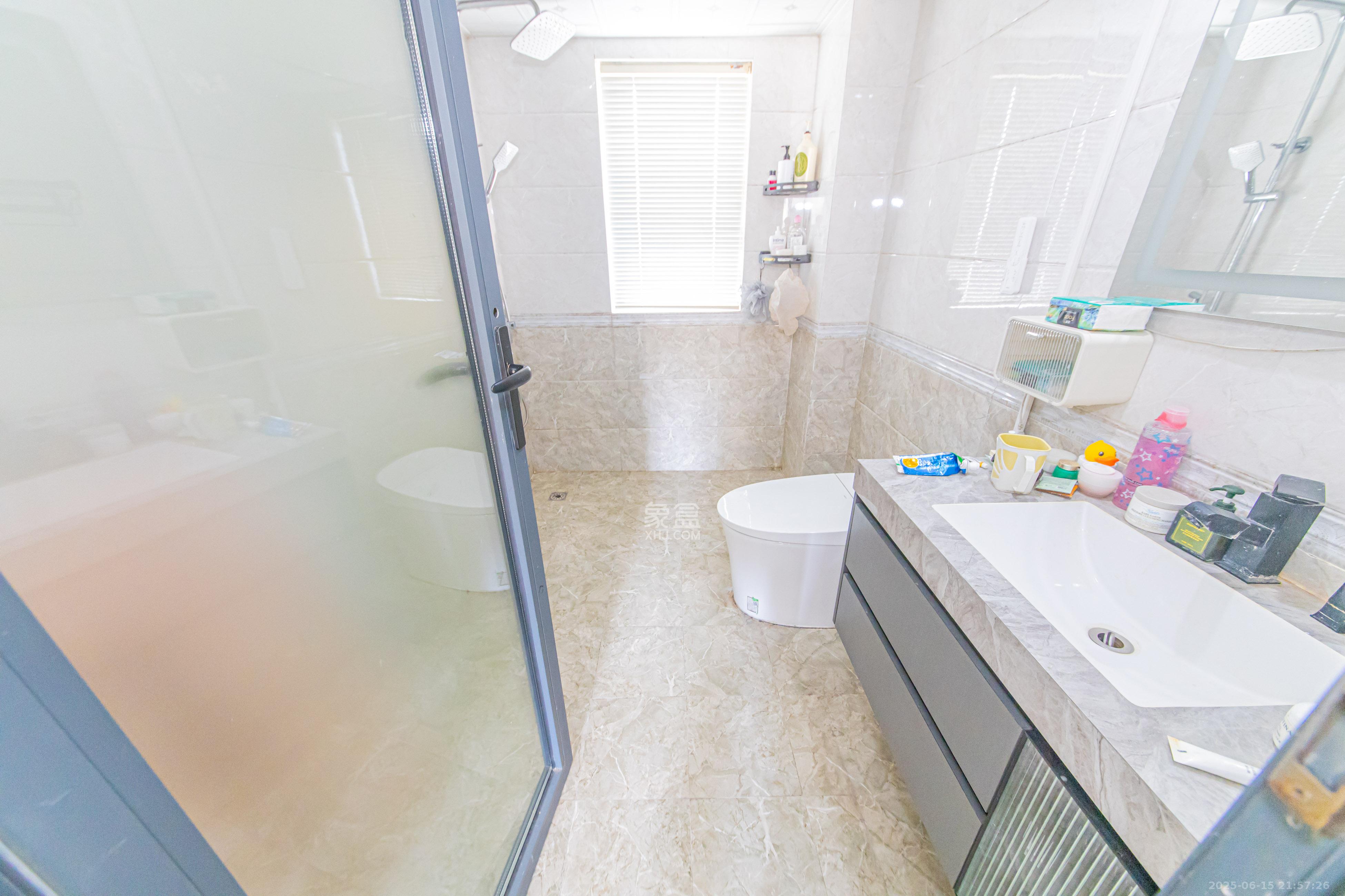 中建芙蓉嘉苑 3室2厅2卫 115.0万 中建芙蓉嘉苑 3室2厅2卫 115.0万卫生间