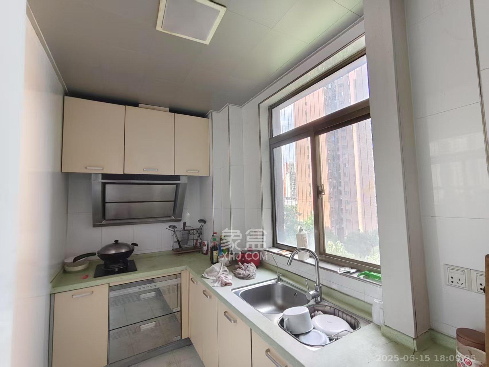 富兴嘉城(富兴汇中央) 4室2厅2卫 2600.0元/月 富兴嘉城(富兴汇中央) 4室2厅2卫 2600.0元/月室内图