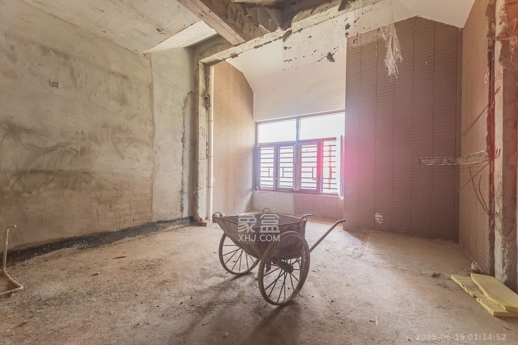 深业睿城 6室2厅5卫 650.0万 深业睿城 6室2厅5卫 650.0万其他