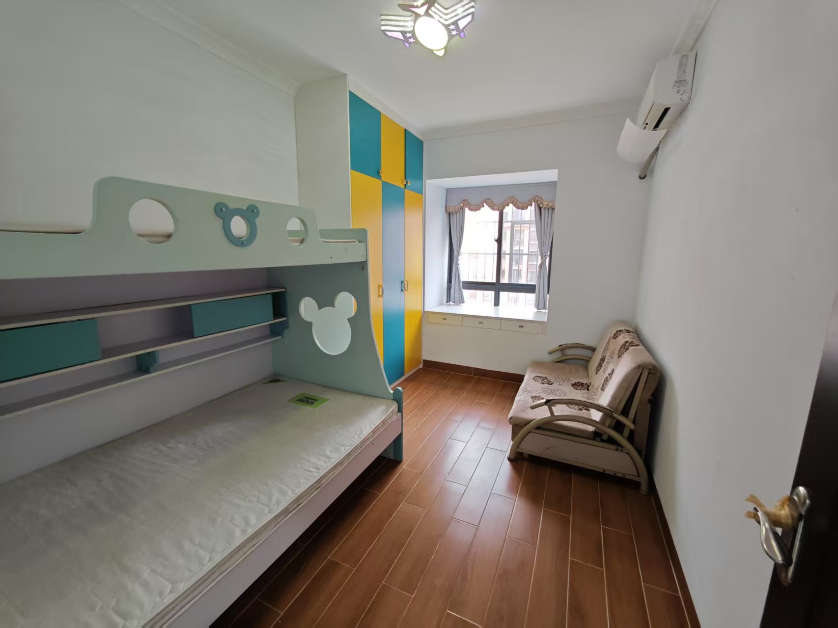 香榭花园 3室2厅2卫 2800.0元/月 香榭花园 3室2厅2卫 2800.0元/月室内图