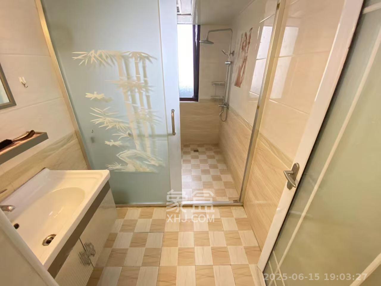 钱隆樽品(一、二、三期) 3室2厅2卫 2800.0元/月 钱隆樽品(一、二、三期) 3室2厅2卫 2800.0元/月室内图