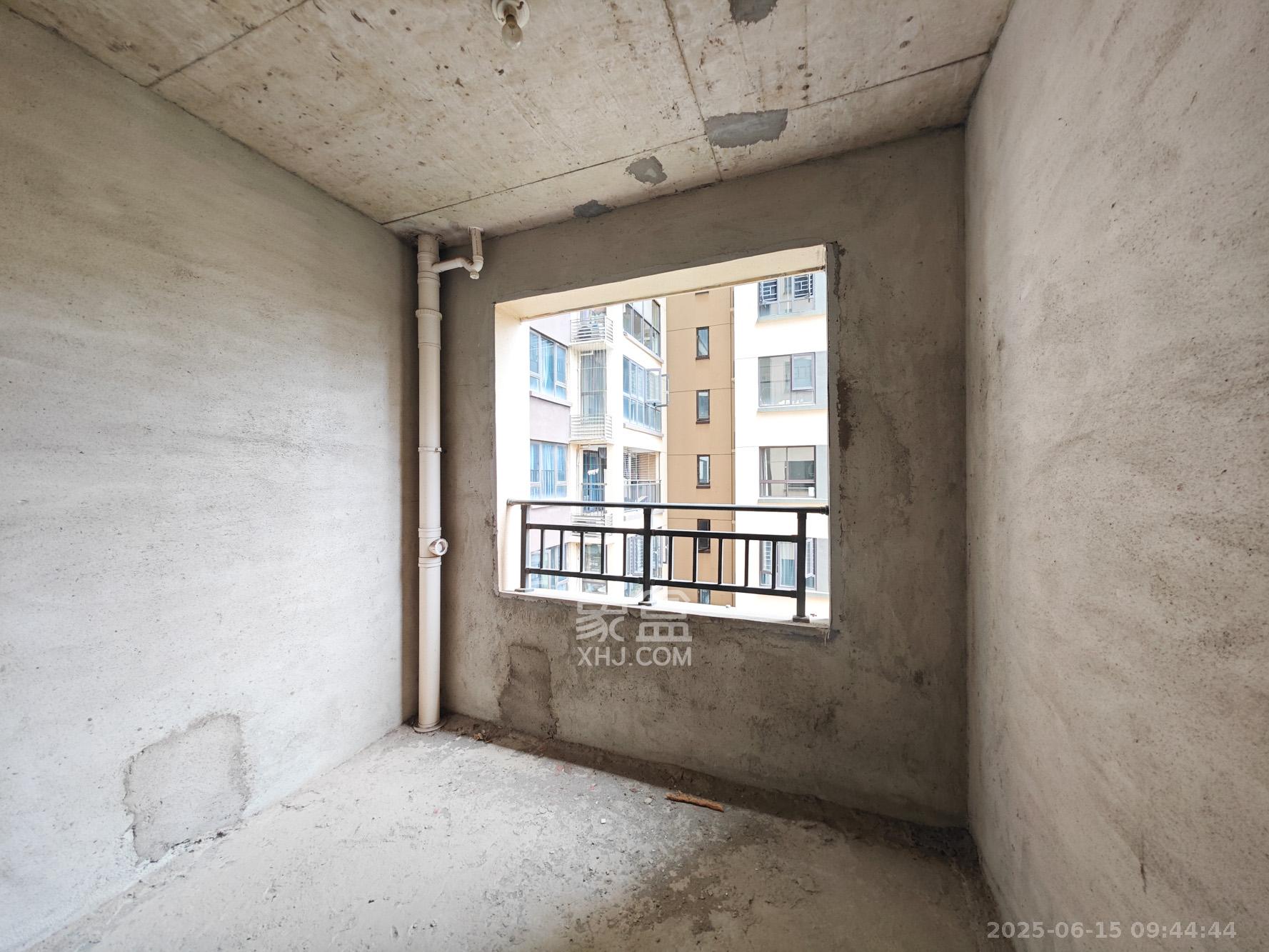 合能枫丹丽舍(柏悦名苑) 3室2厅2卫 105.0万 合能枫丹丽舍(柏悦名苑) 3室2厅2卫 105.0万卧室