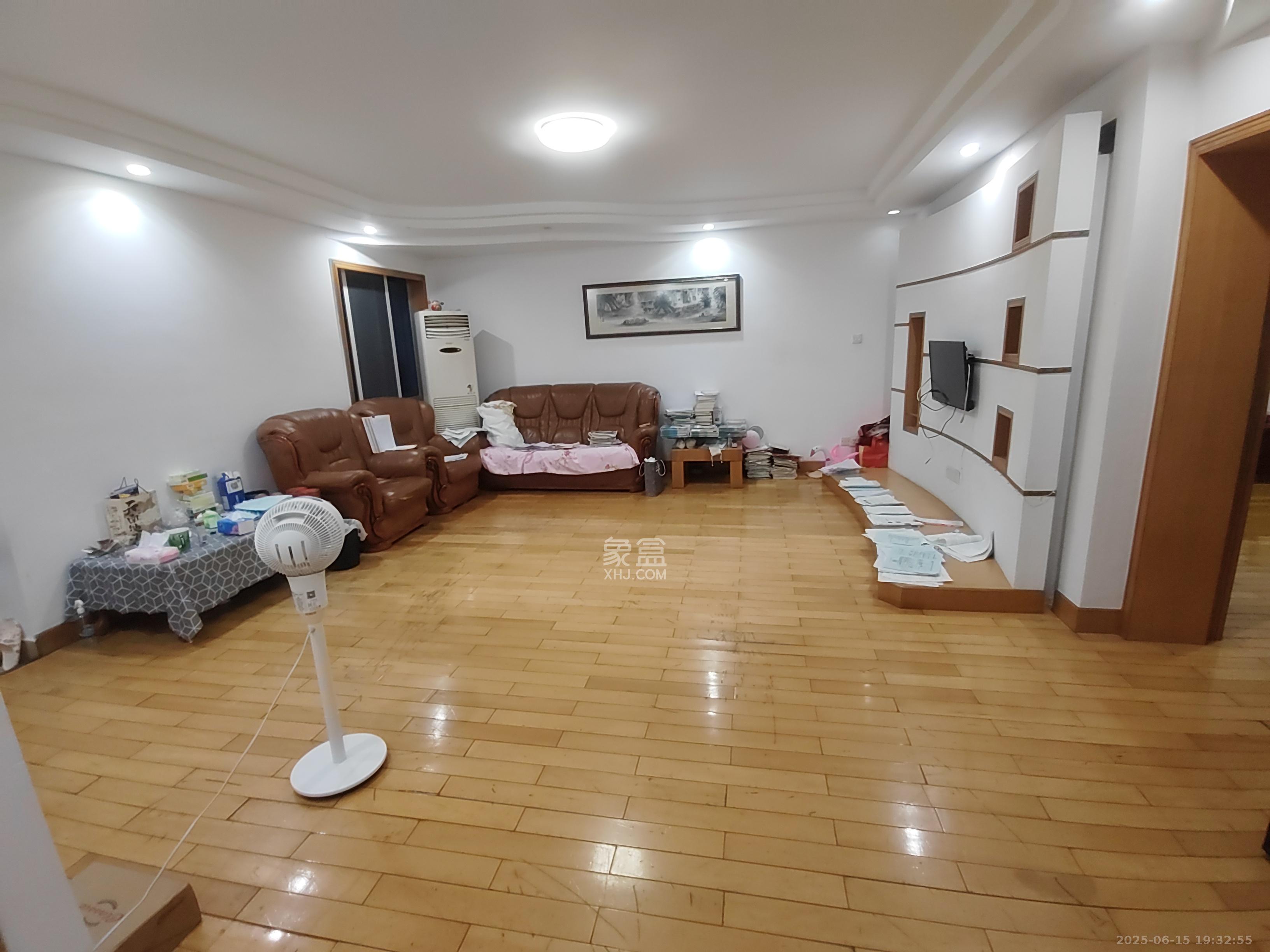 学院新村  2室2厅2卫   4500.00元/月室内图