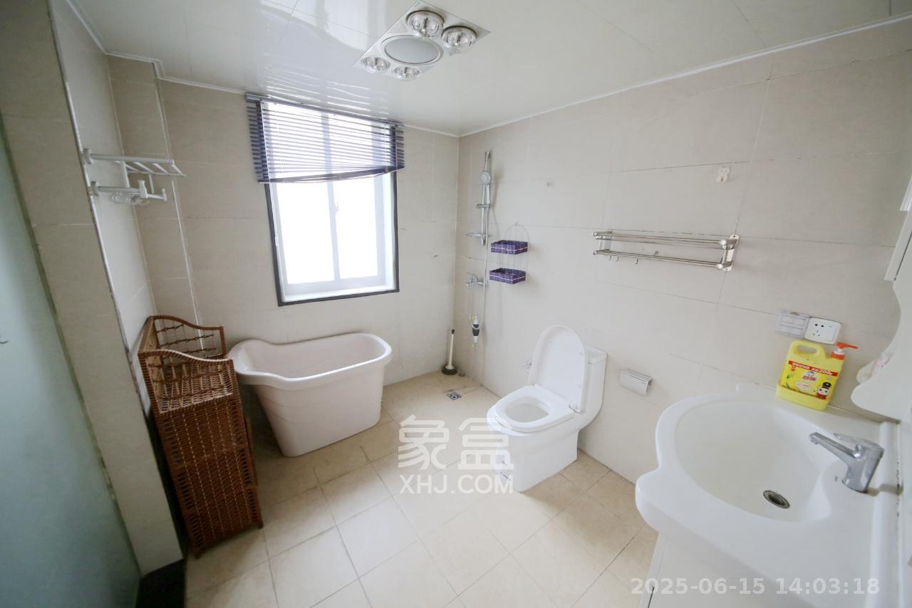 三江花中城 3室2厅2卫 2800.0元/月 三江花中城 3室2厅2卫 2800.0元/月室内图