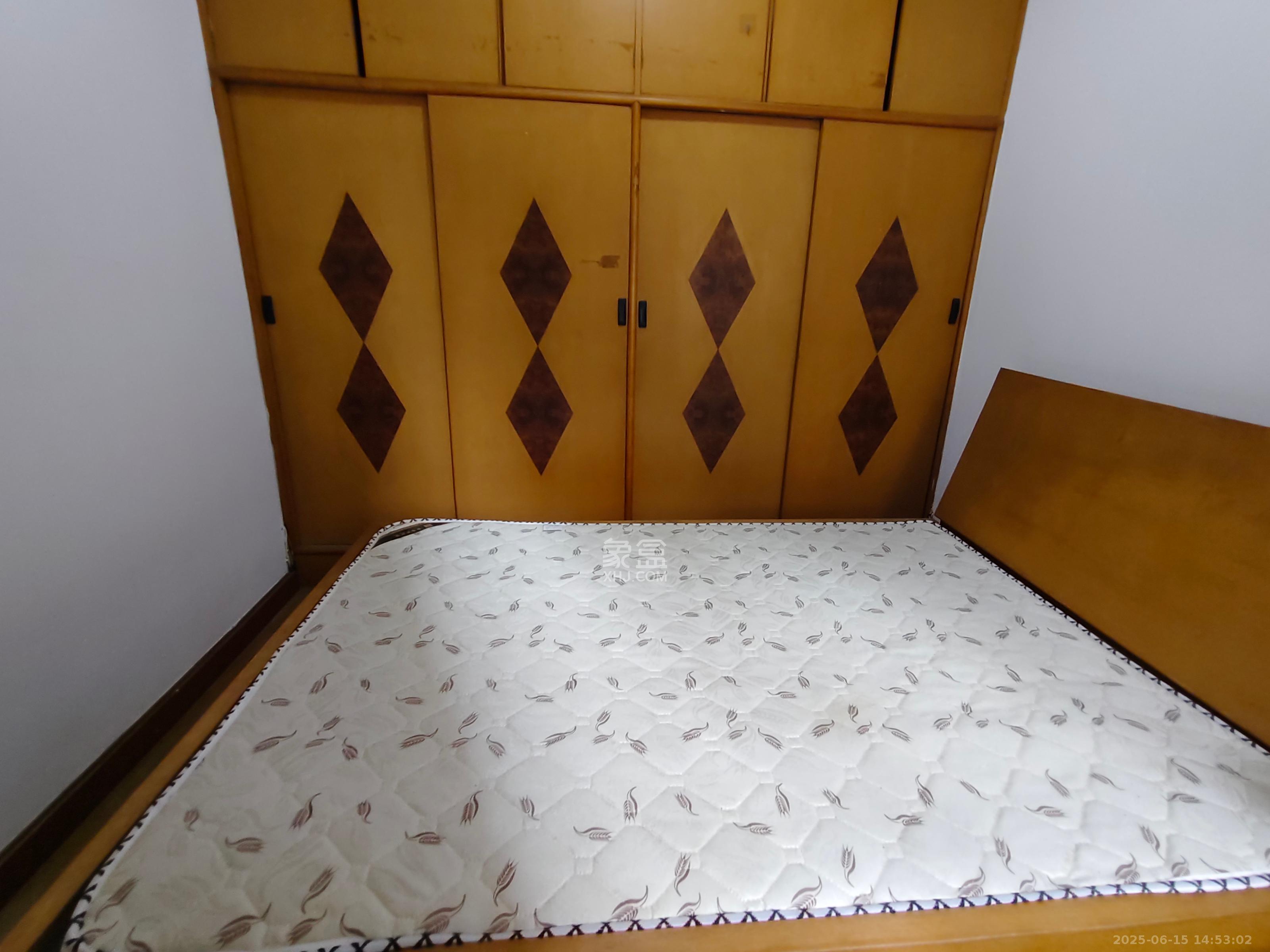 新桥小区  3室2厅1卫   1600.00元/月室内图