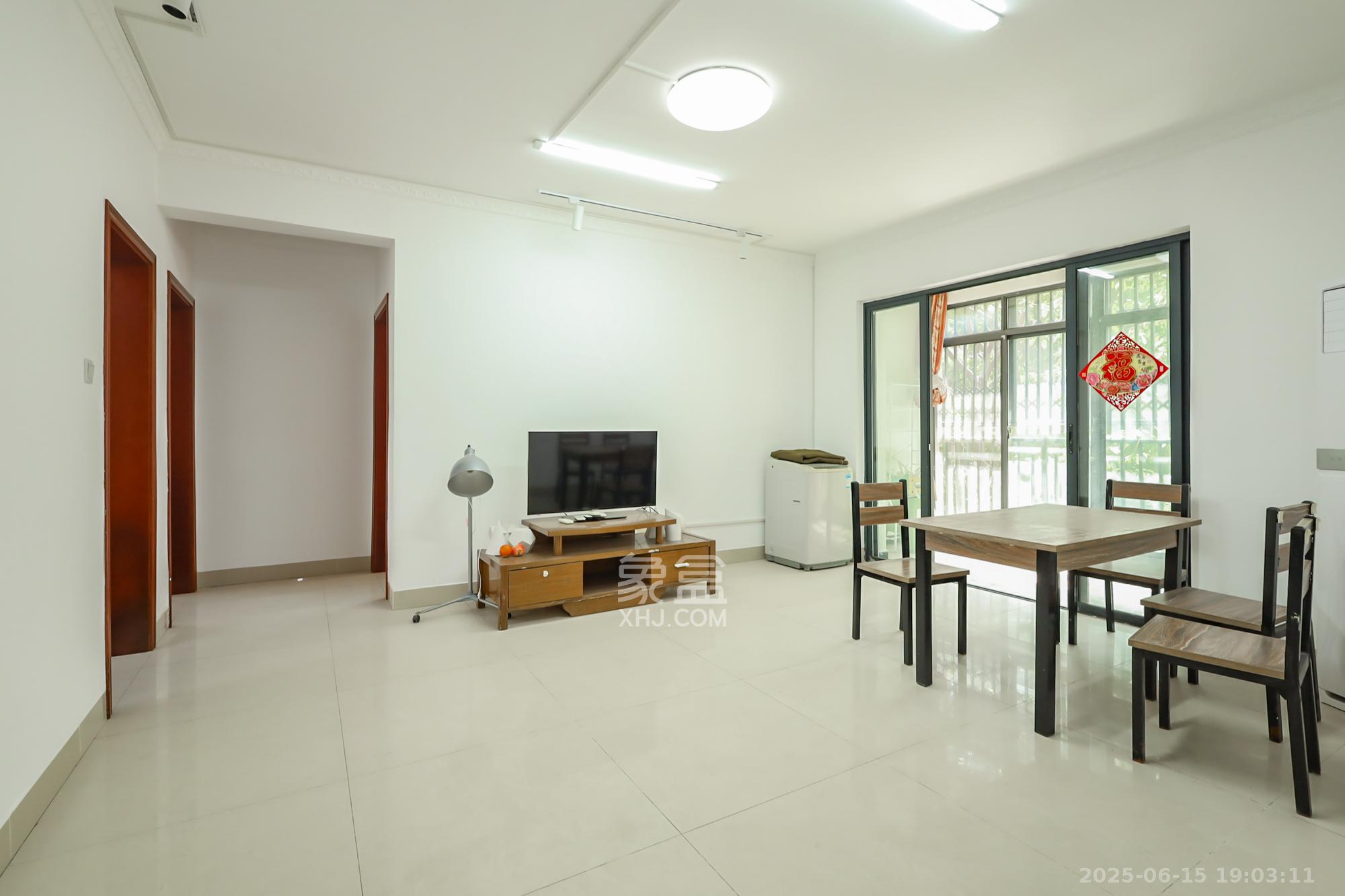 钰龙天下一期  3室2厅1卫    240.0万 钰龙天下一期  3室2厅1卫    240.0万客厅