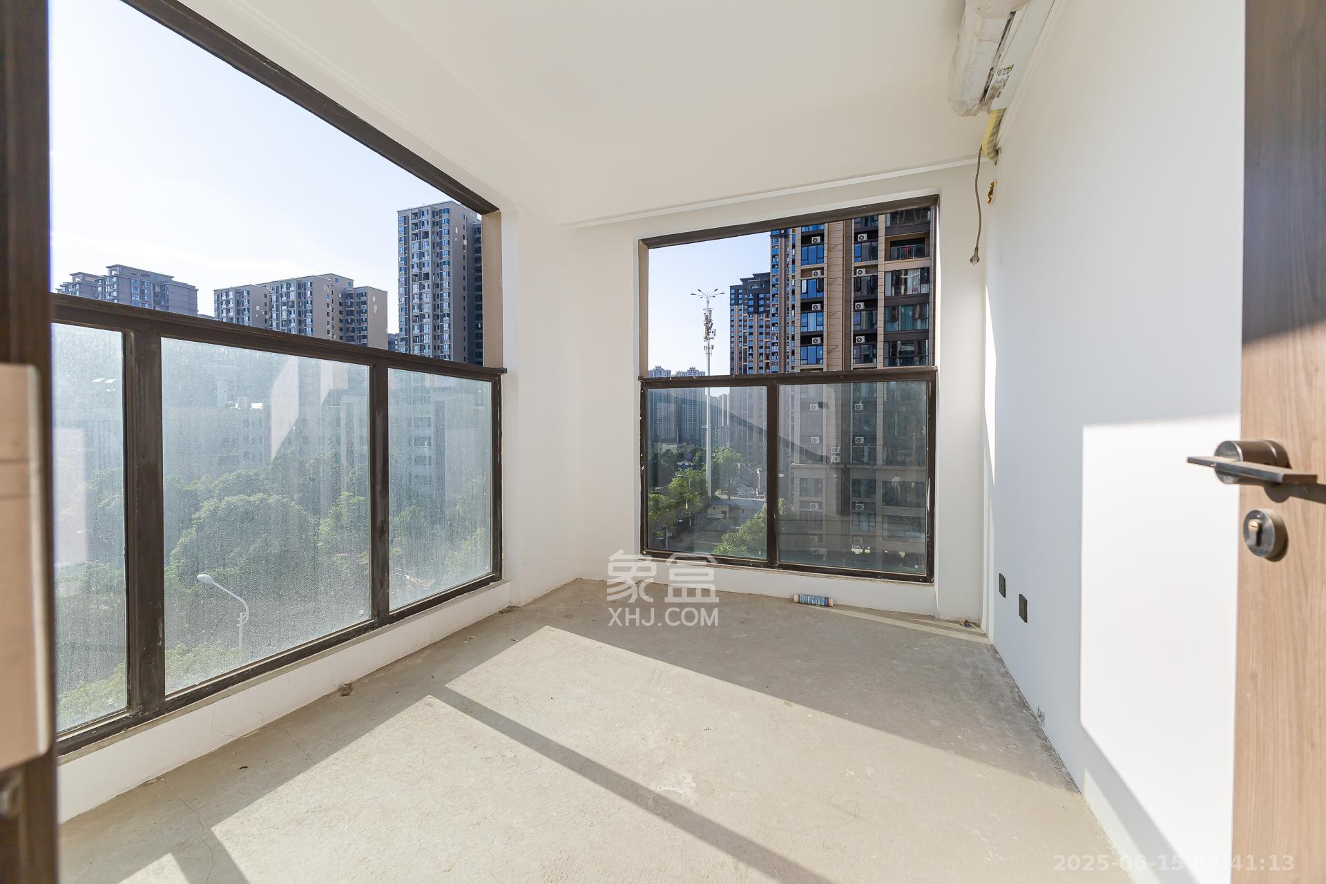 裕和府（乐万邦康桥悦城）  4室2厅2卫    140.0万卧室