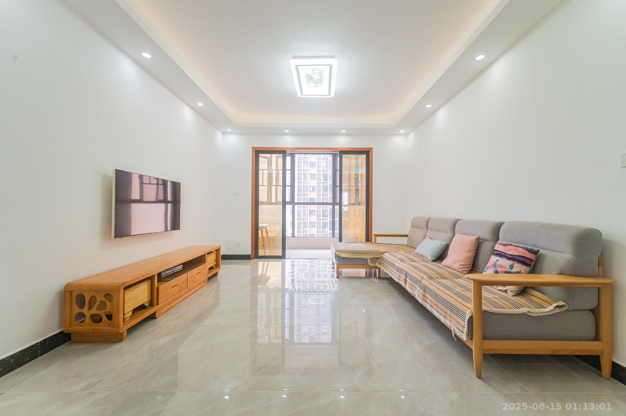 深业睿城  3室2厅1卫    92.0万 深业睿城  3室2厅1卫    92.0万客厅