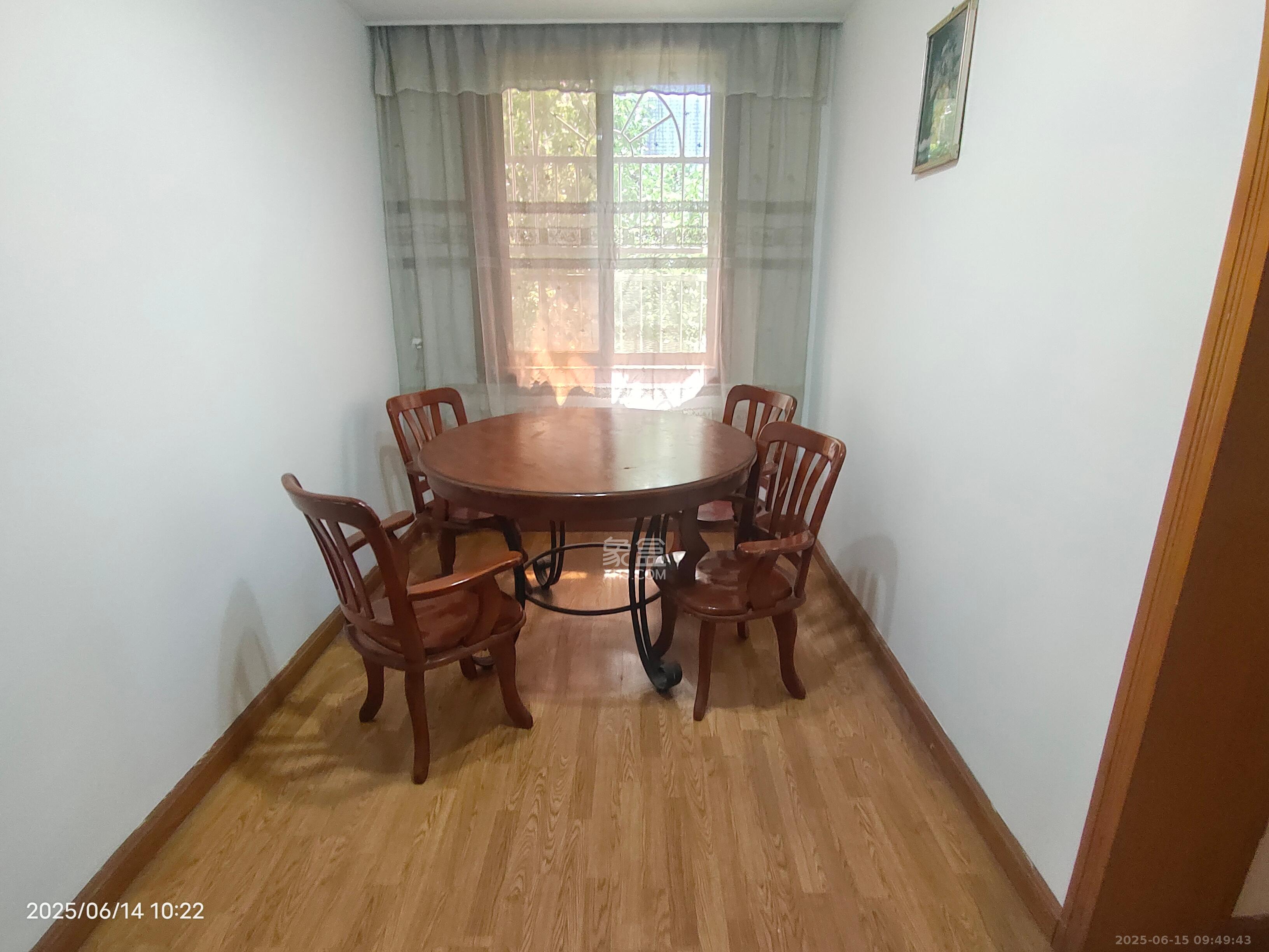 鸿基花园  4室1厅1卫    2200.0元/月室内图