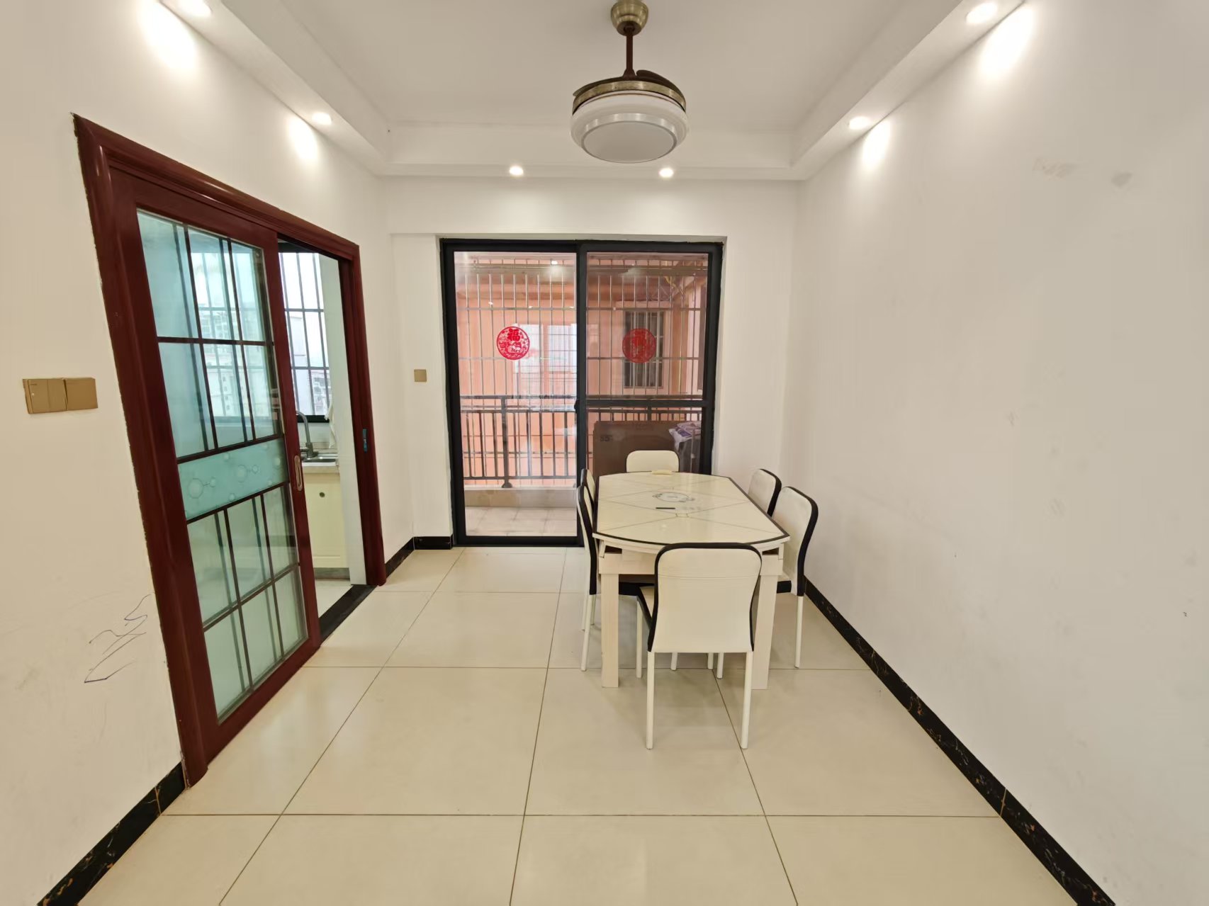 香榭花园 3室2厅2卫 2800.0元/月 香榭花园 3室2厅2卫 2800.0元/月室内图