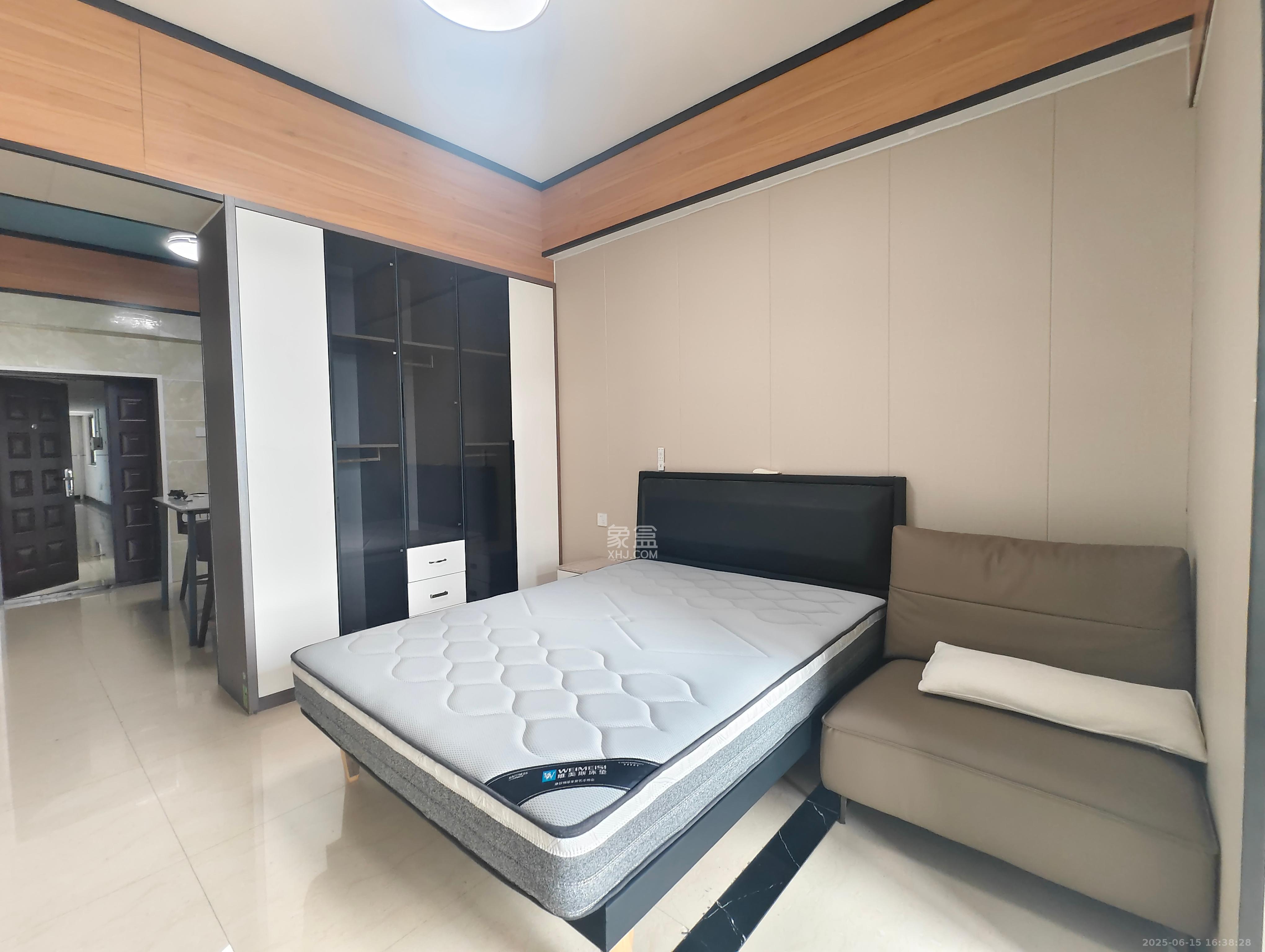 红树湾  1室2厅1卫   1300.00元/月室内图