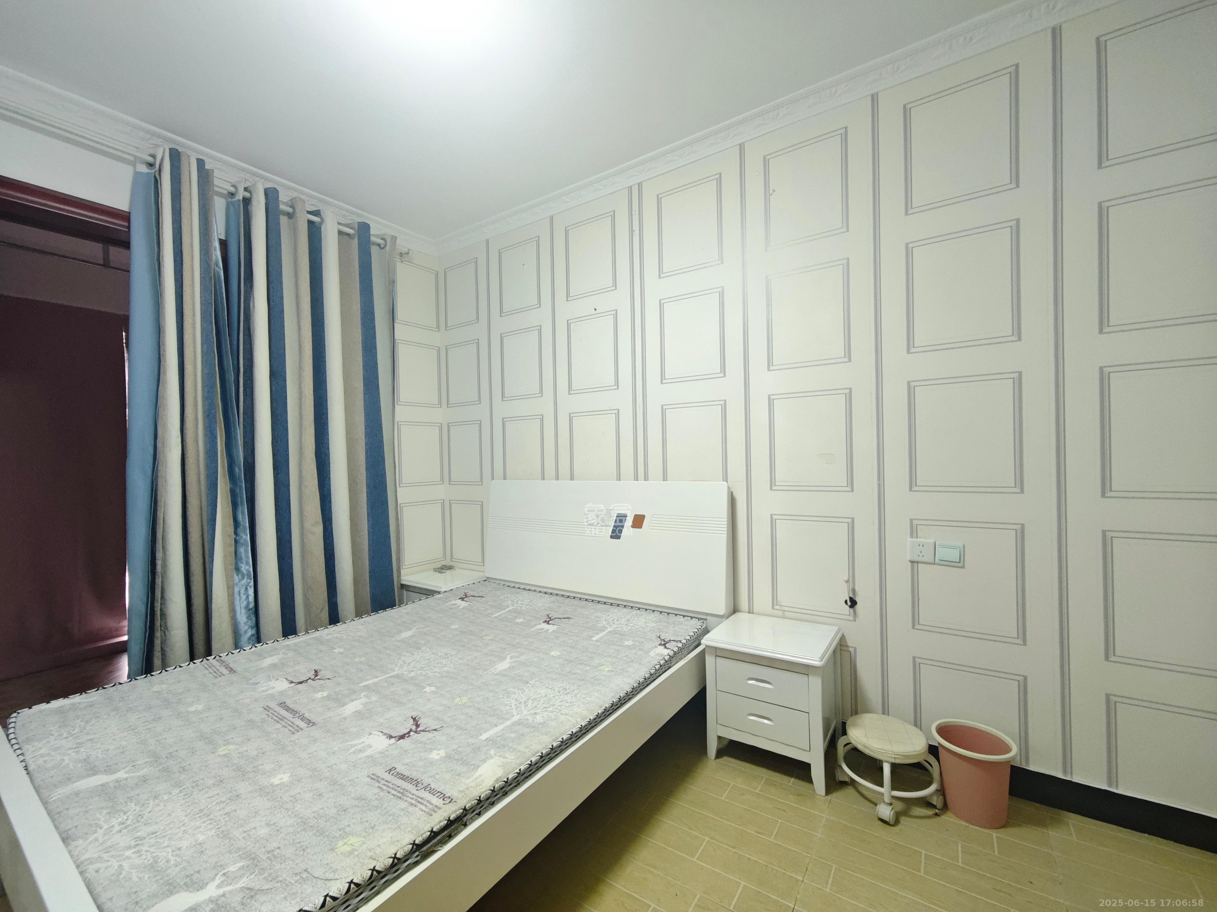 三景华御  3室2厅2卫   2000.00元/月室内图
