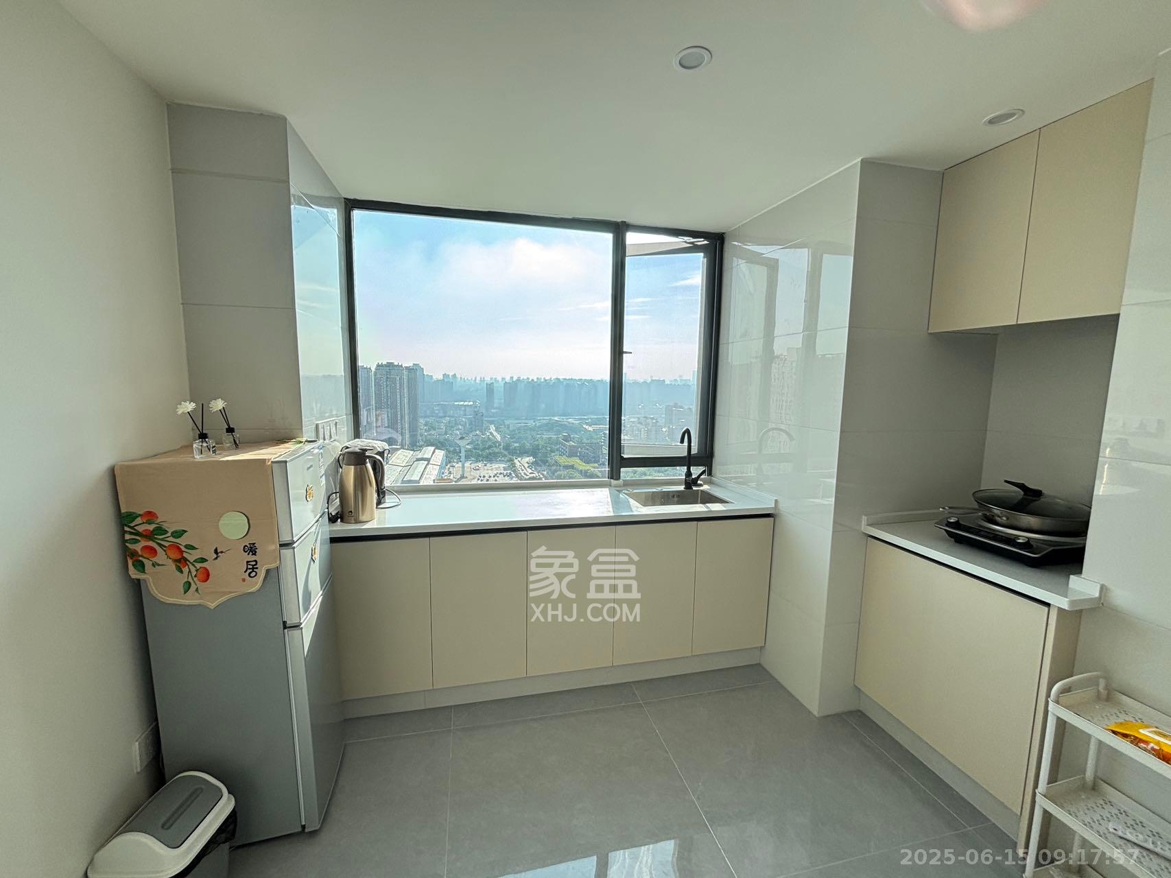 卓越伊景苑 1室0厅0卫 2300.0元/月 卓越伊景苑 1室0厅0卫 2300.0元/月室内图