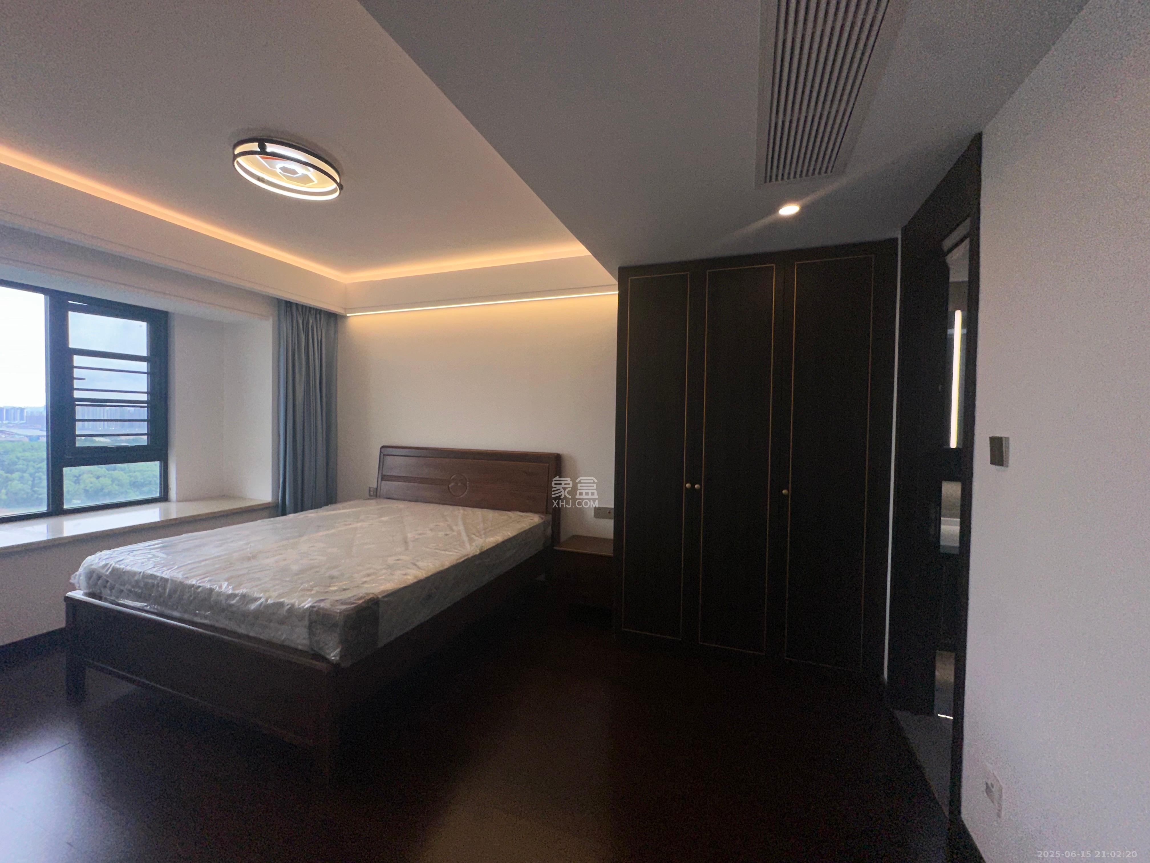 东原麓印长江B区  4室2厅2卫   4700.00元/月室内图