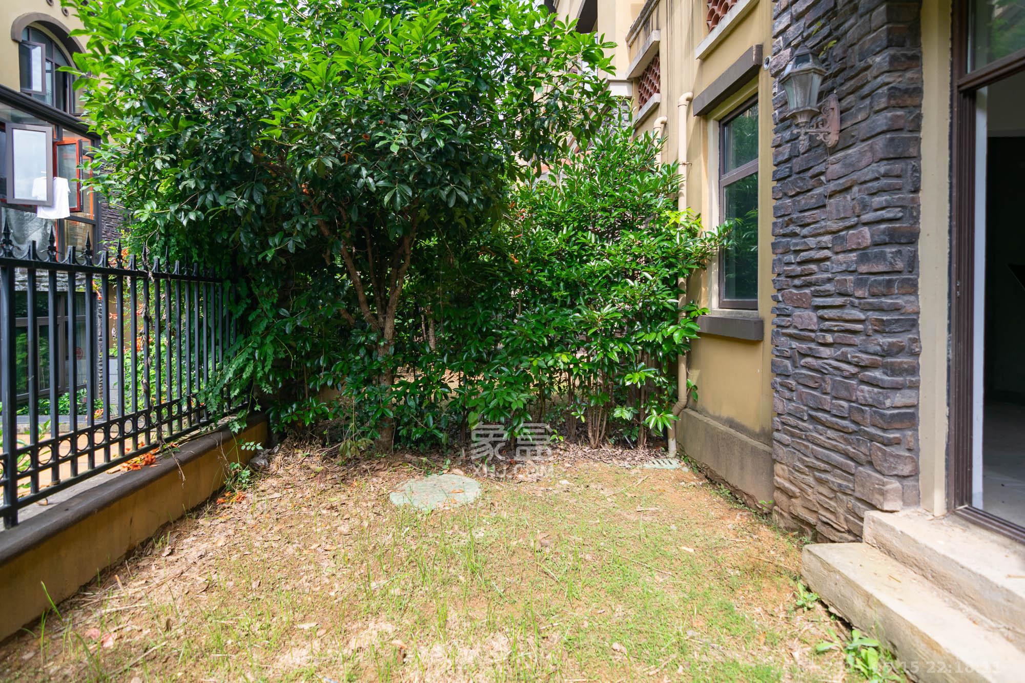 金地三千府（金地湖山樾、金地自在城）  5室2厅3卫    199.0万其他