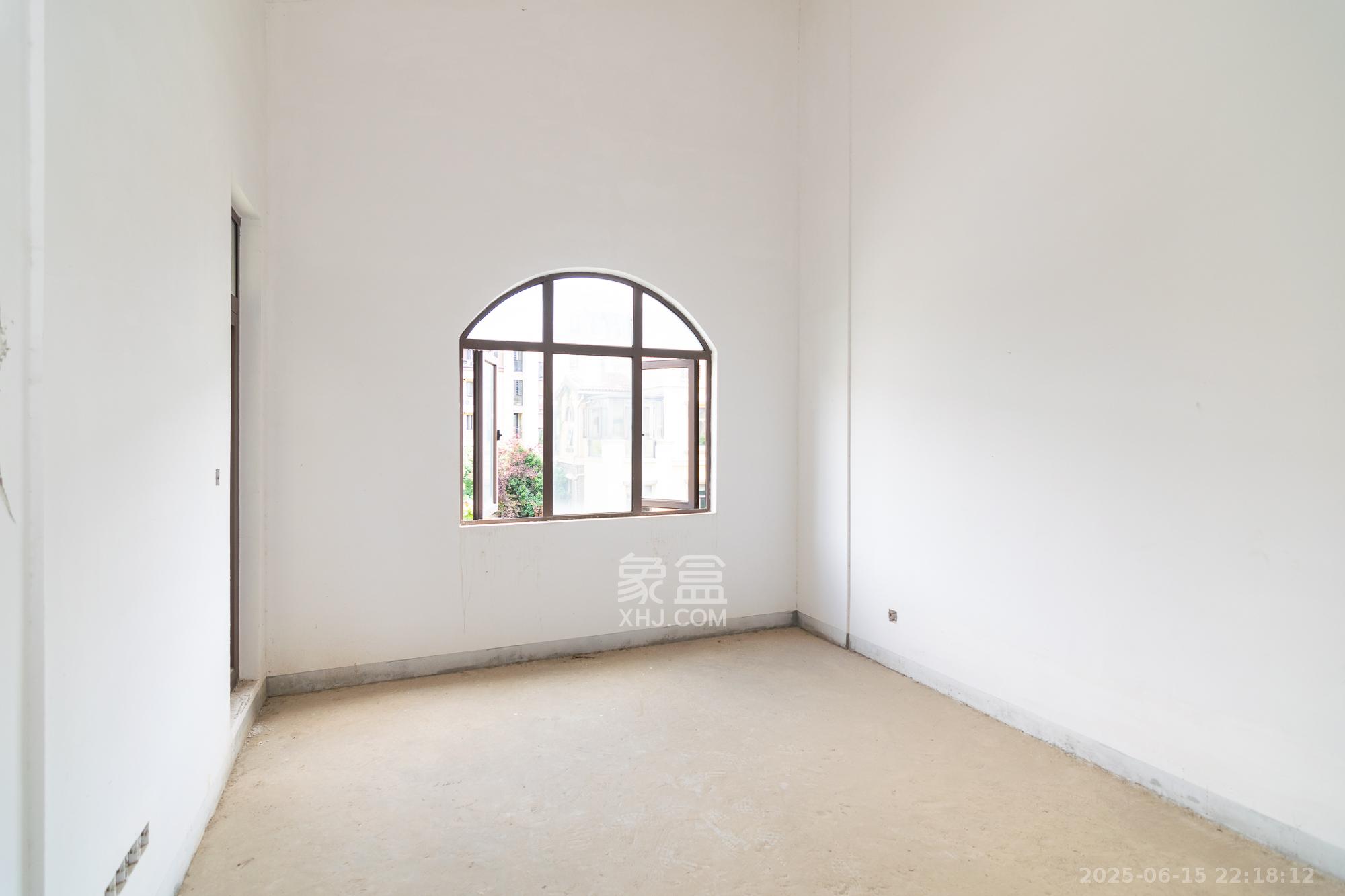 金地三千府（金地湖山樾、金地自在城）  5室2厅3卫    199.0万卧室