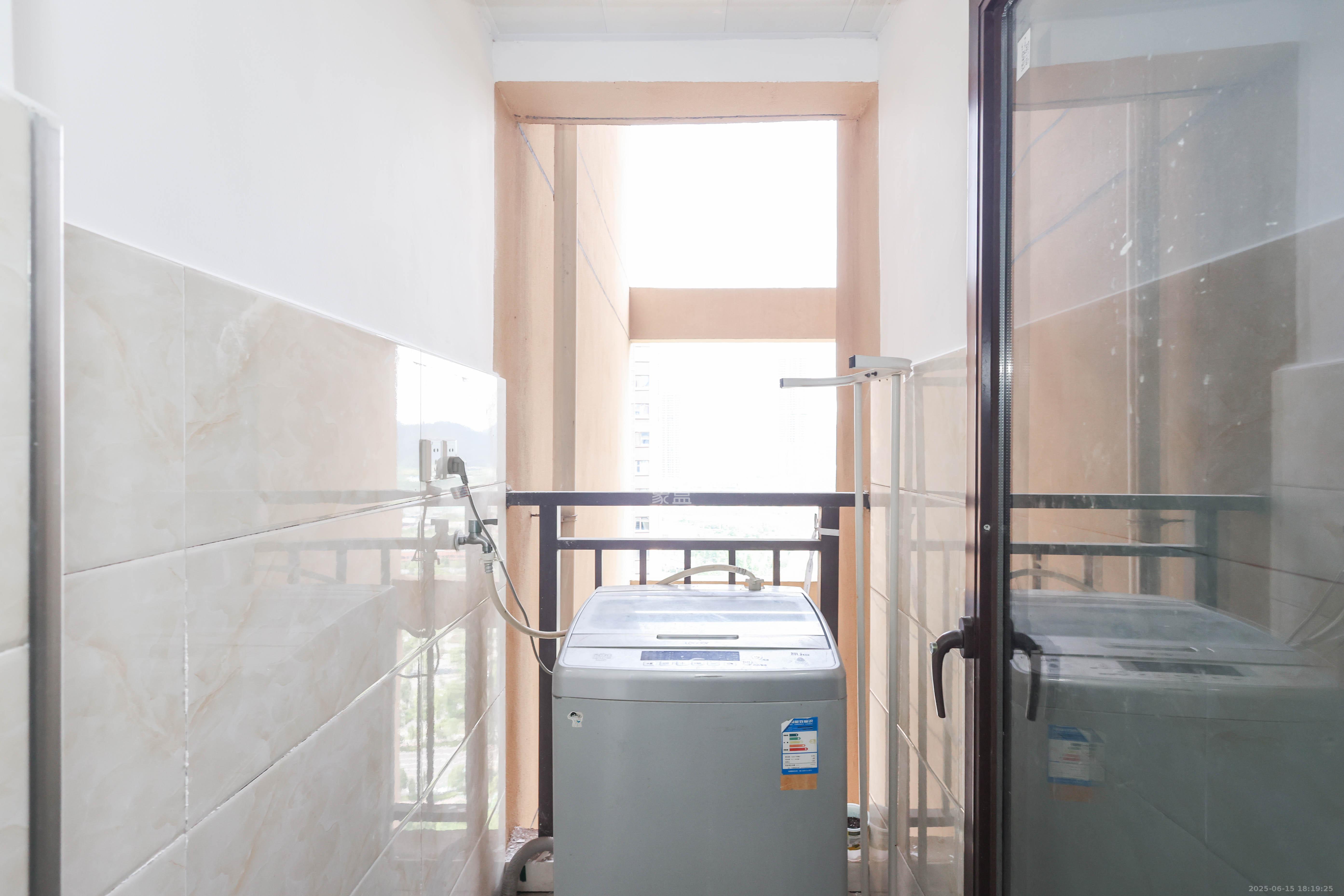 梅溪鑫苑名家 2室2厅1卫 67.0万 梅溪鑫苑名家 2室2厅1卫 67.0万阳台