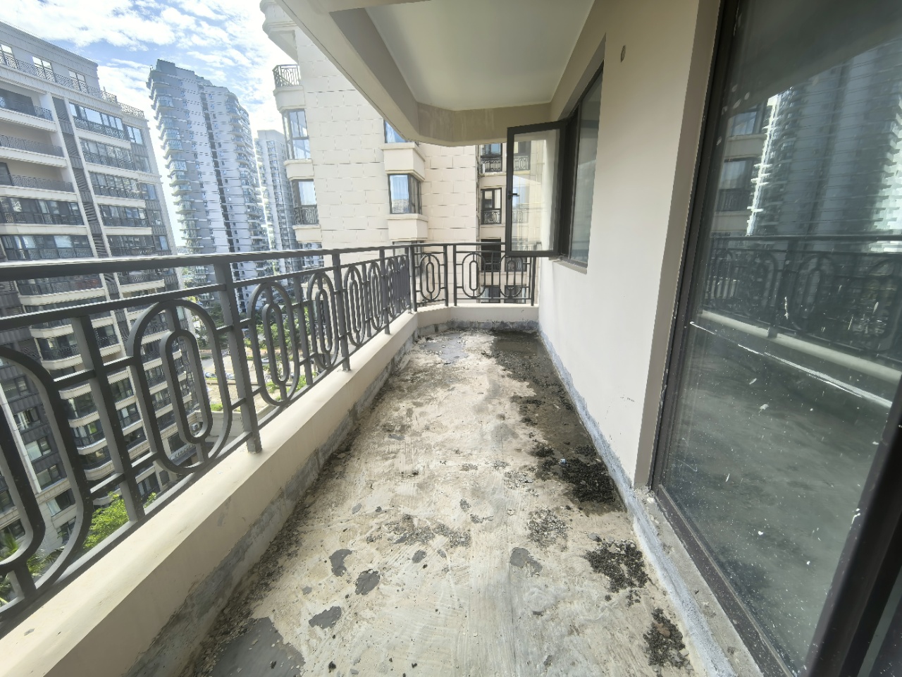 绿地海长流四期(绿地福邸) 3室2厅1卫 170.0万 绿地海长流四期(绿地福邸) 3室2厅1卫 170.0万室内图