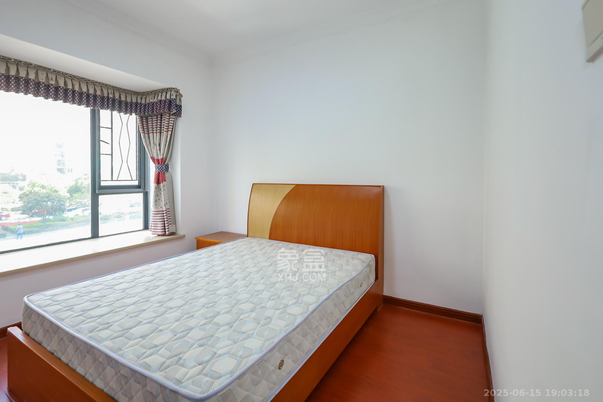 钰龙天下一期  3室2厅1卫    240.0万 钰龙天下一期  3室2厅1卫    240.0万卧室