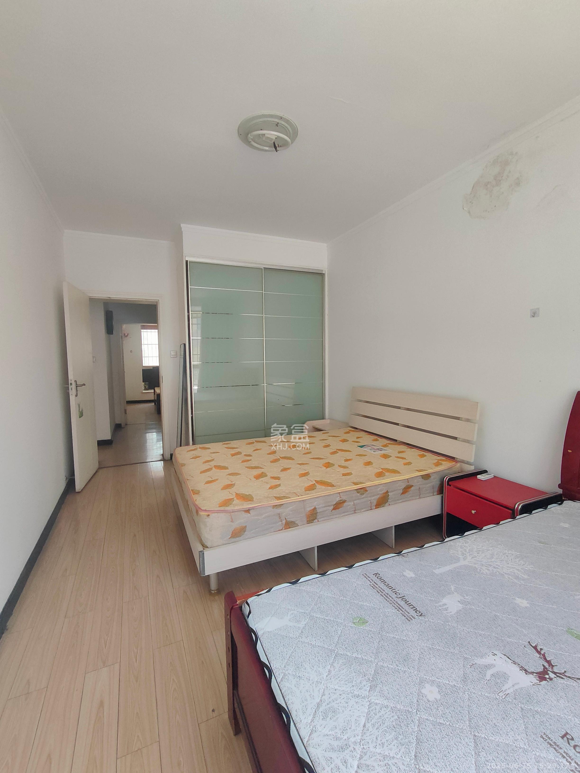 麓谷沐春园 5室2厅2卫 3300.0元/月 麓谷沐春园 5室2厅2卫 3300.0元/月室内图